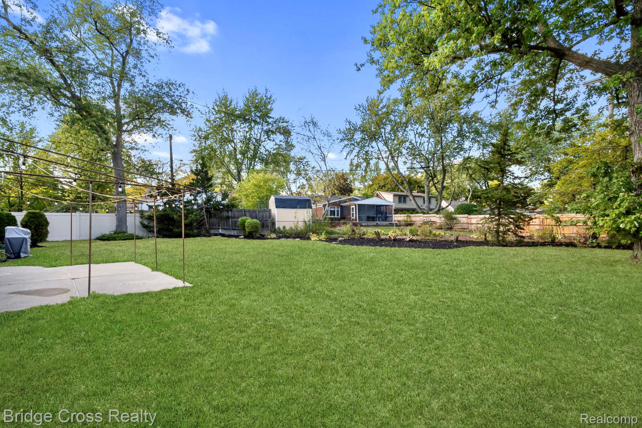 2614 Essex Street Property Photo 32