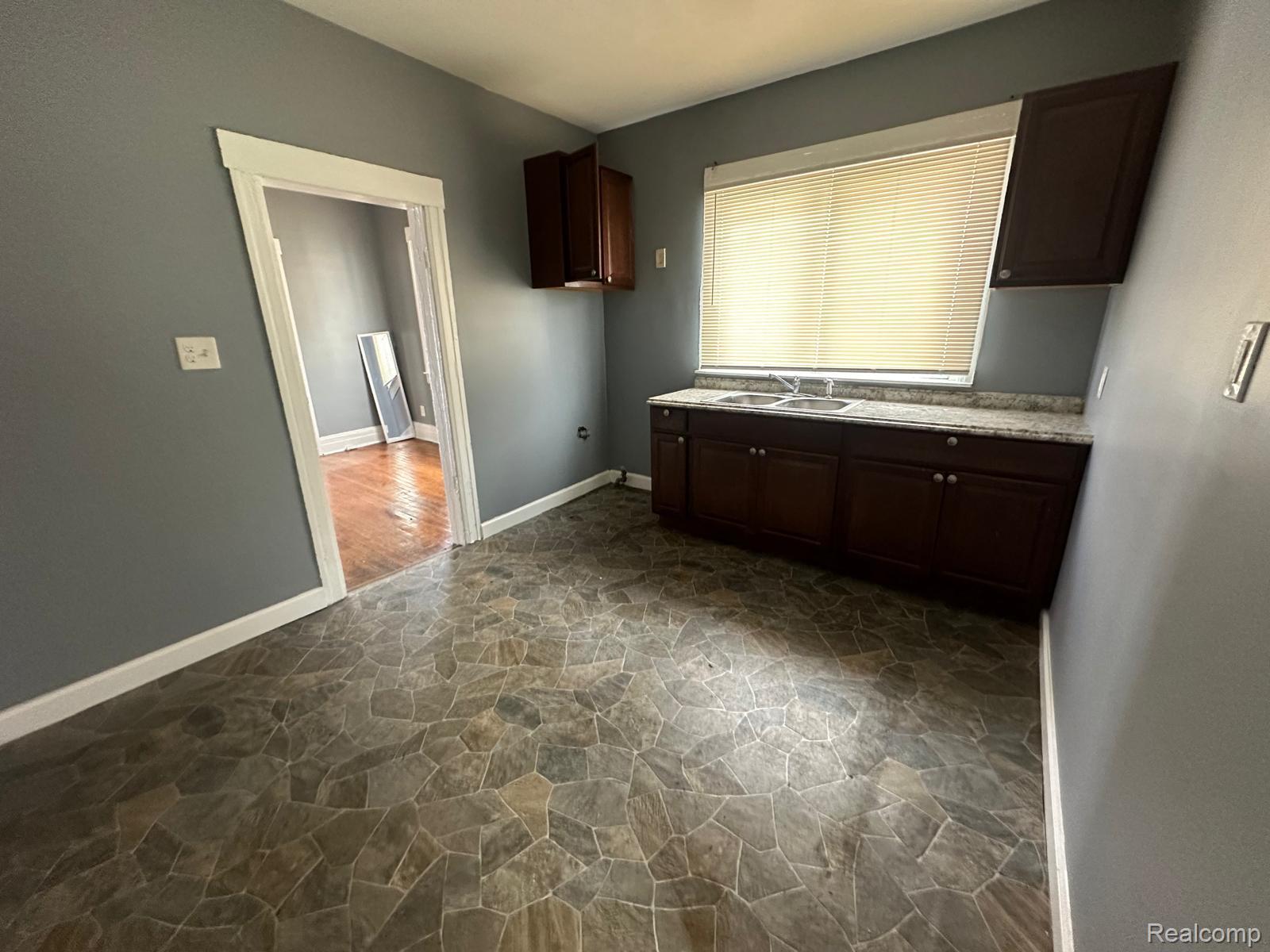 3411 S Edsel Street Property Photo 5