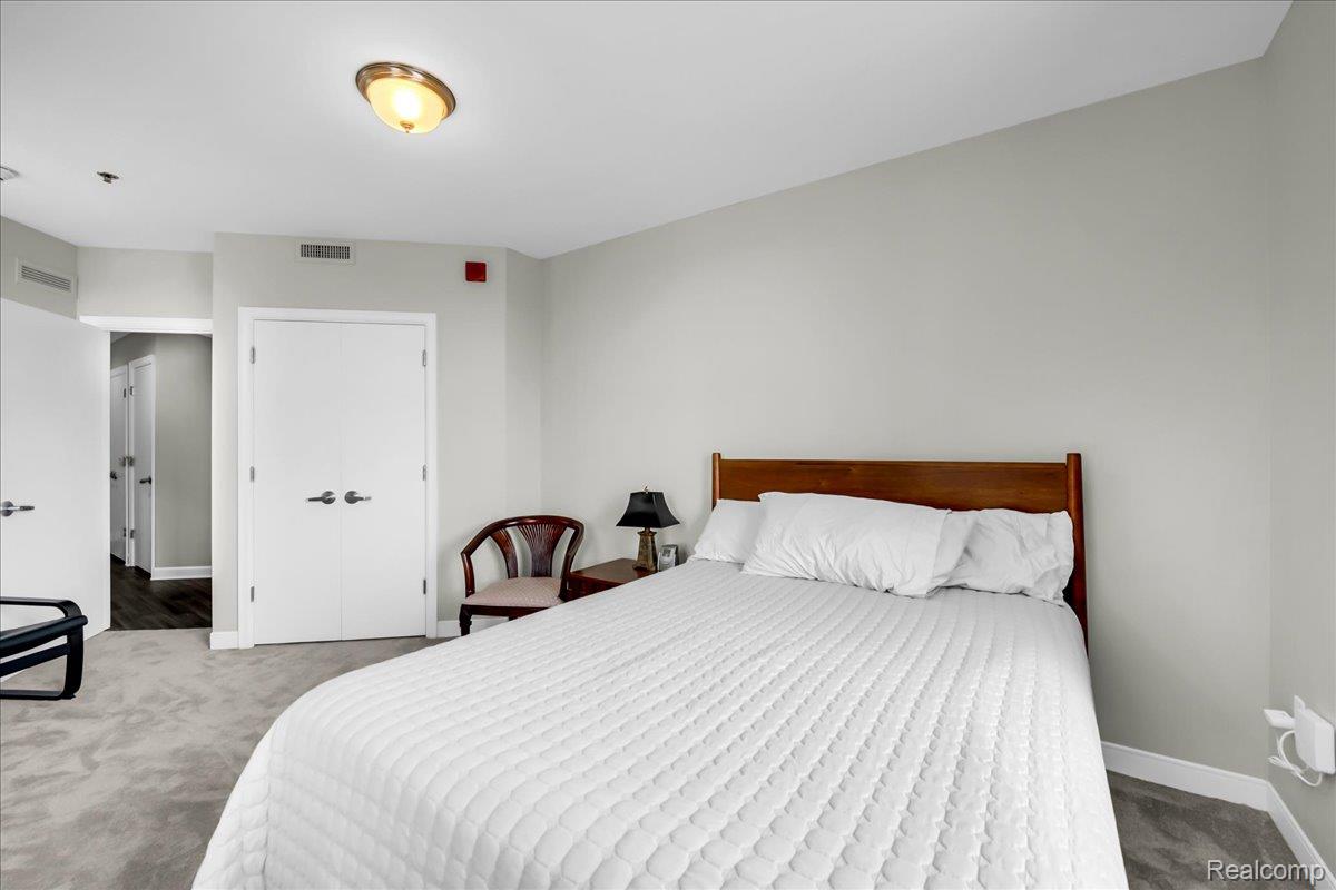 525 W Lafayette Boulevard 11d Property Photo 5