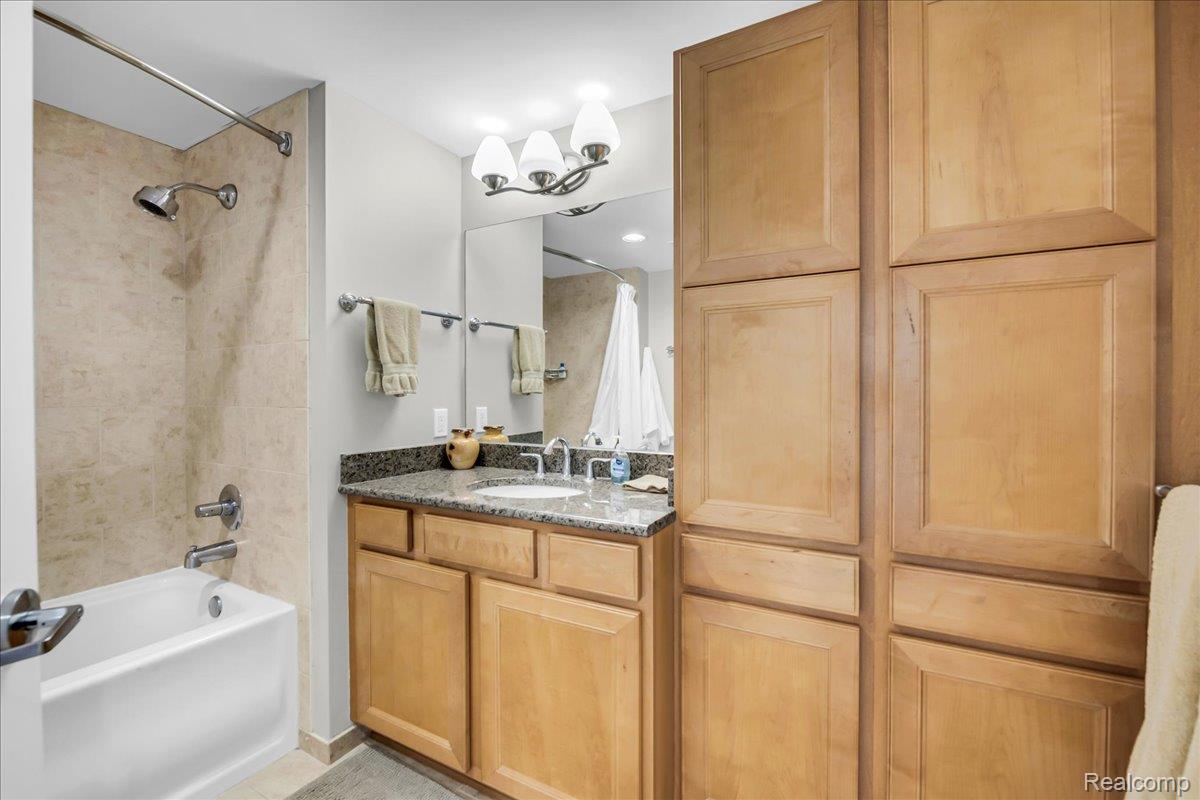 525 W Lafayette Boulevard 11d Property Photo 6