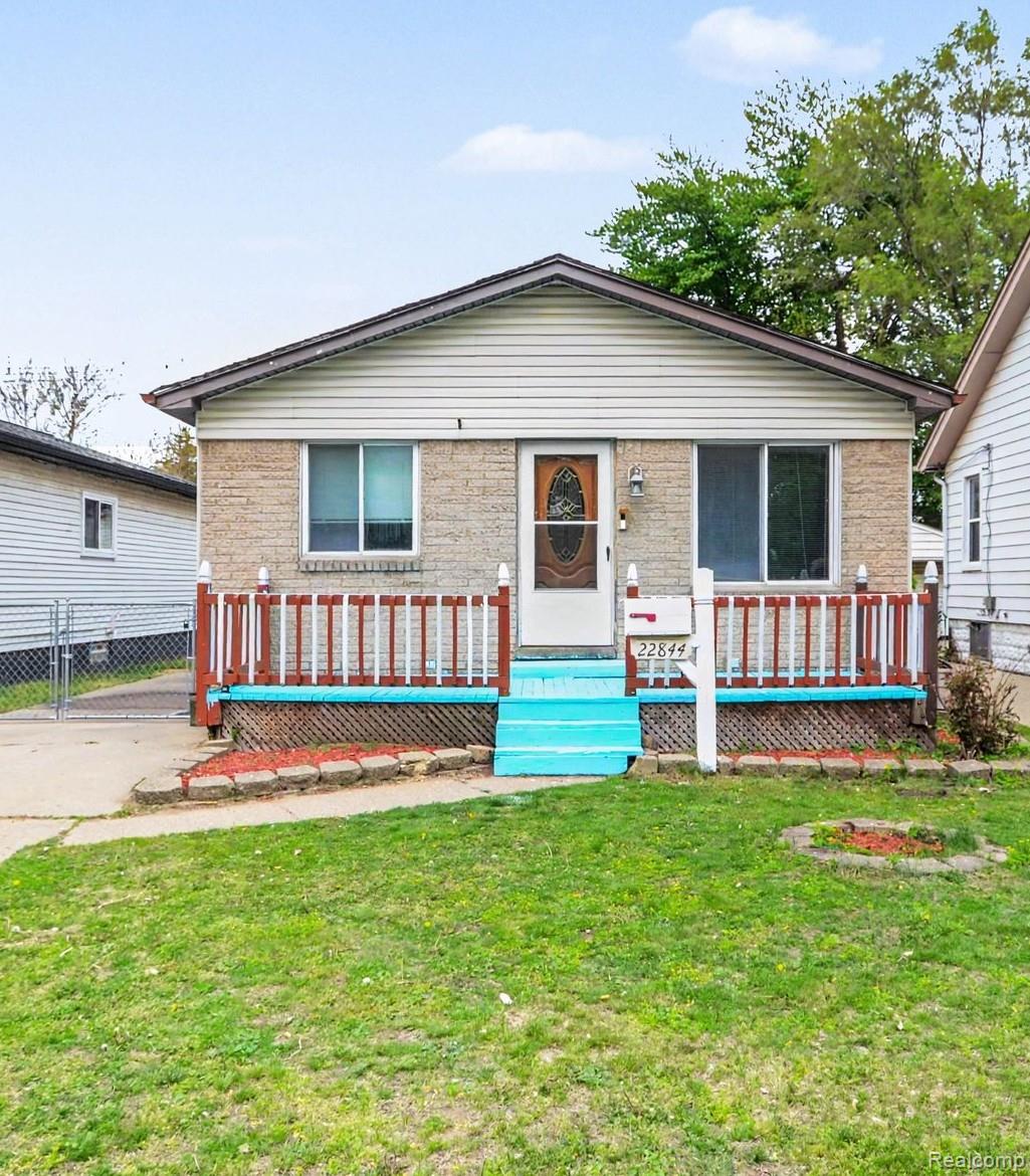 22844 Hillock Avenue Property Photo 1