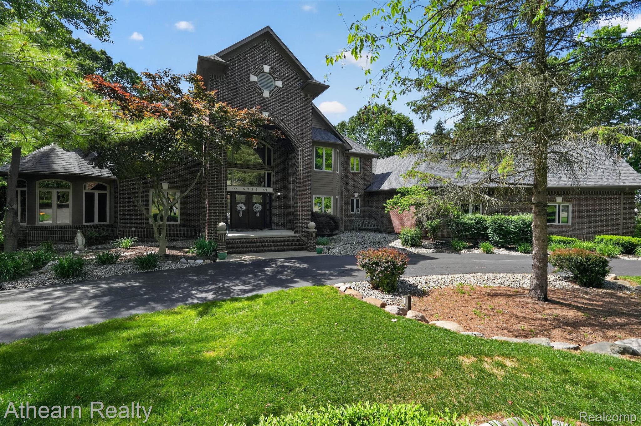 5326 Lake Forest Boulevard Property Photo 1