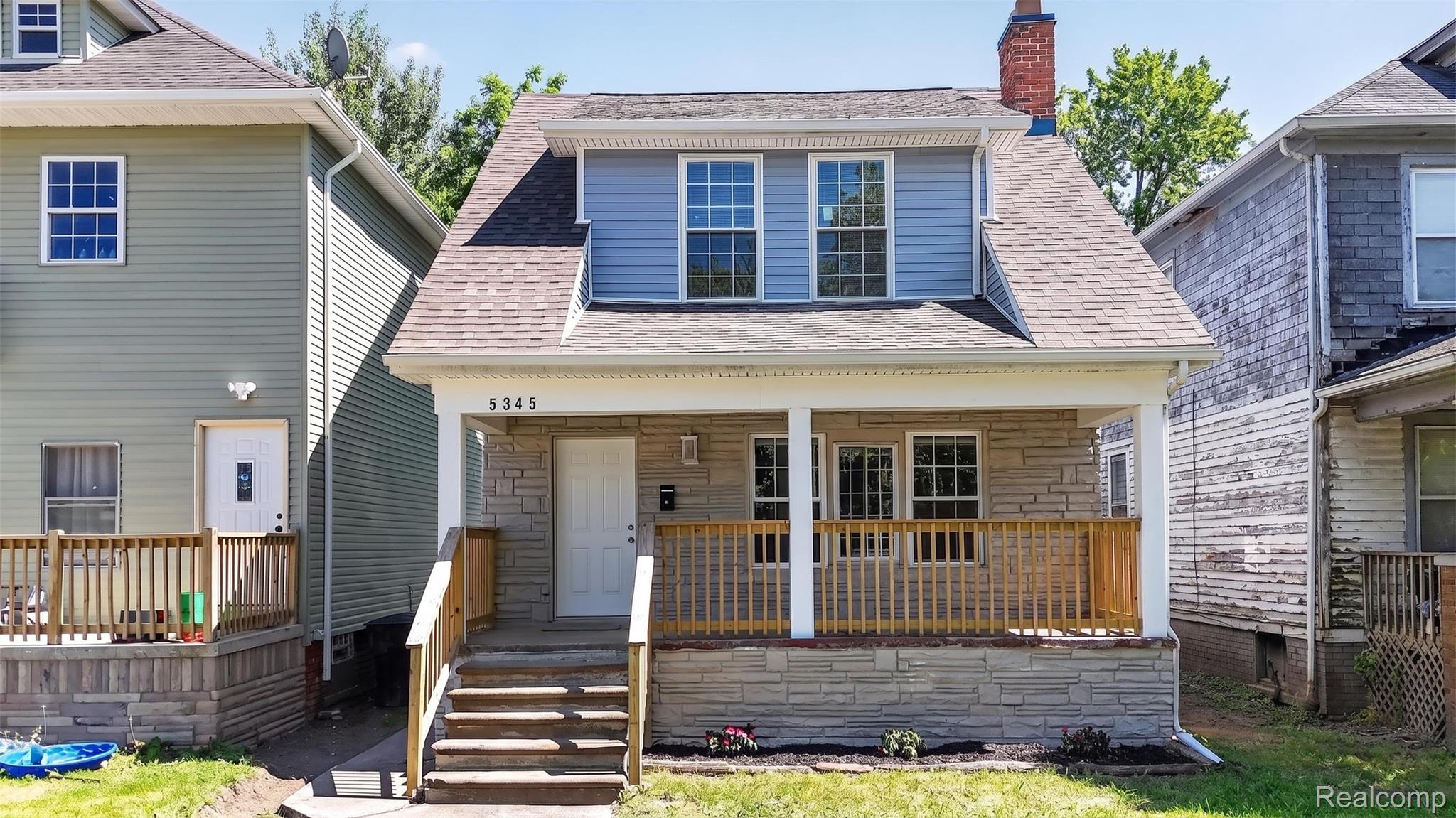 5345 Seebaldt Street Property Photo 1