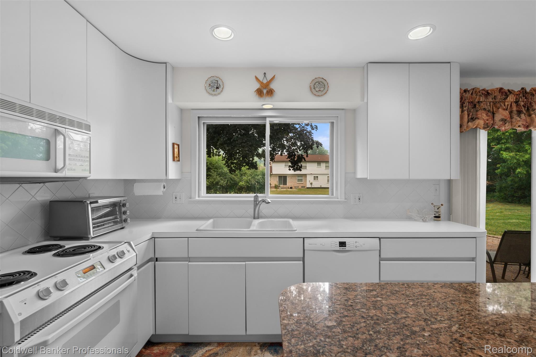 6890 Alderley Way Property Photo 14