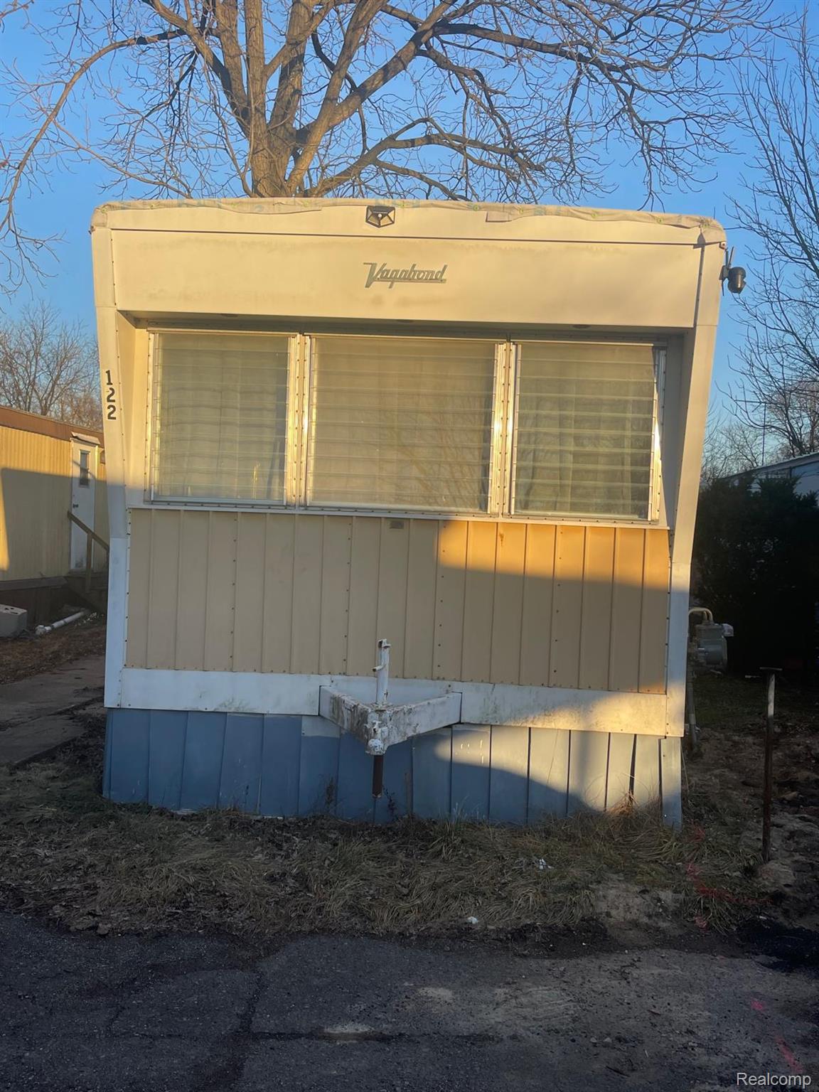 17297 W Outer Drive Property Photo 1