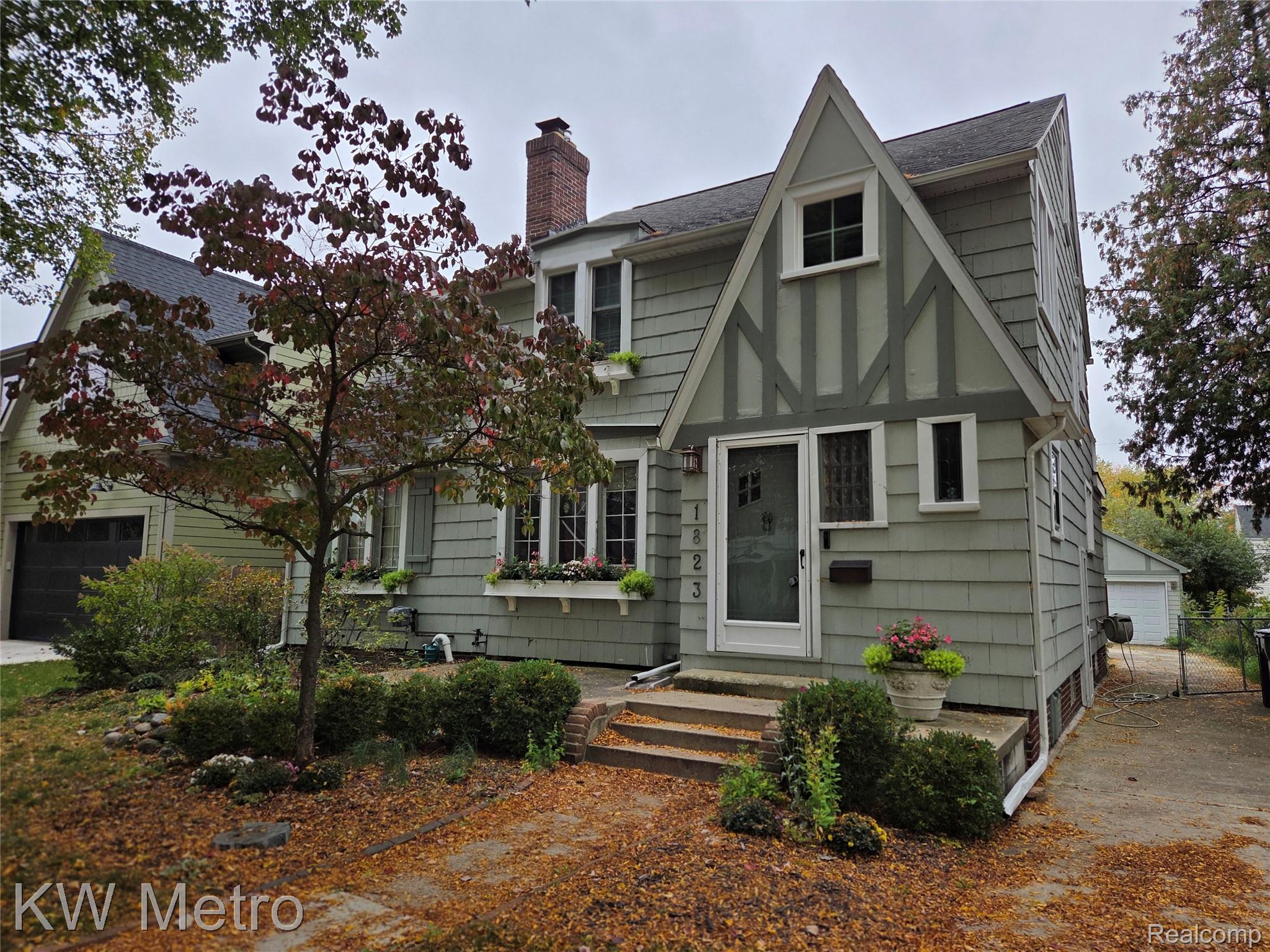 1823 W Houstonia Avenue Property Photo 1