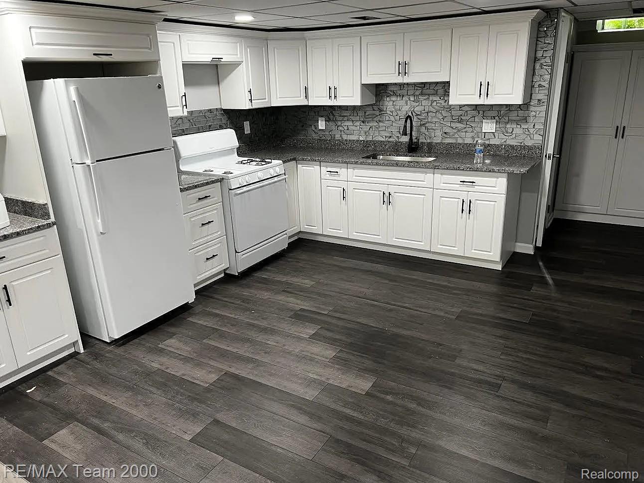 6577 N Lafayette Street Property Photo 14