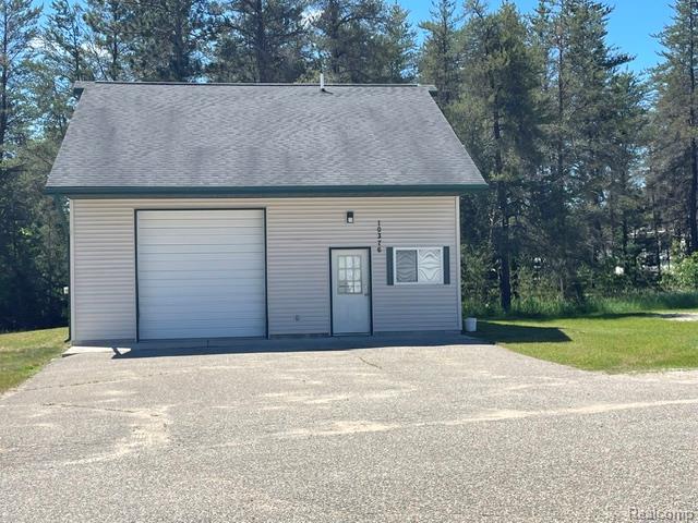 10376 N Roscommon Road Property Photo 2