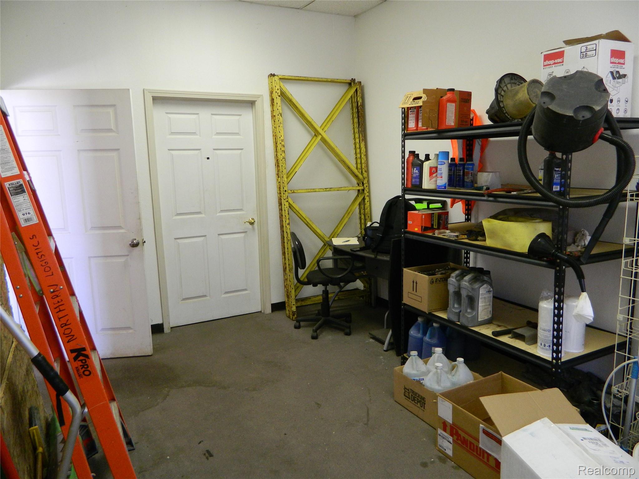 10376 N Roscommon Road Property Photo 5