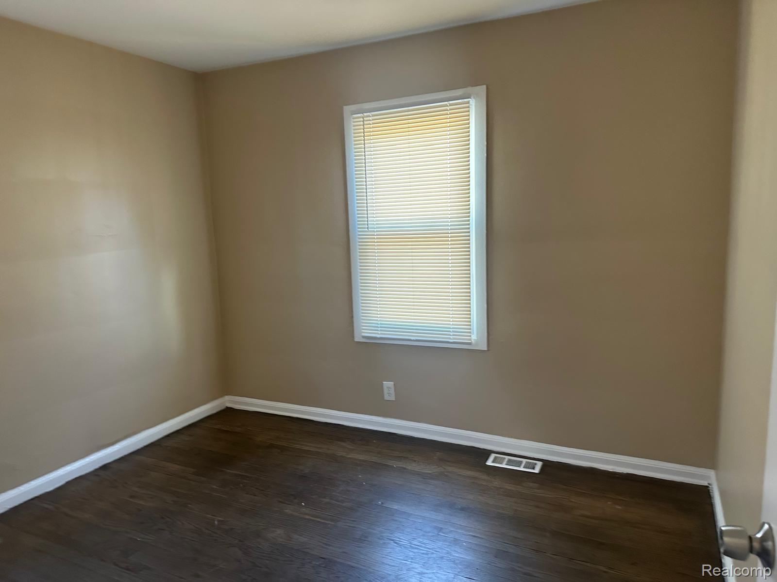 19337 Annott Street Property Photo 7