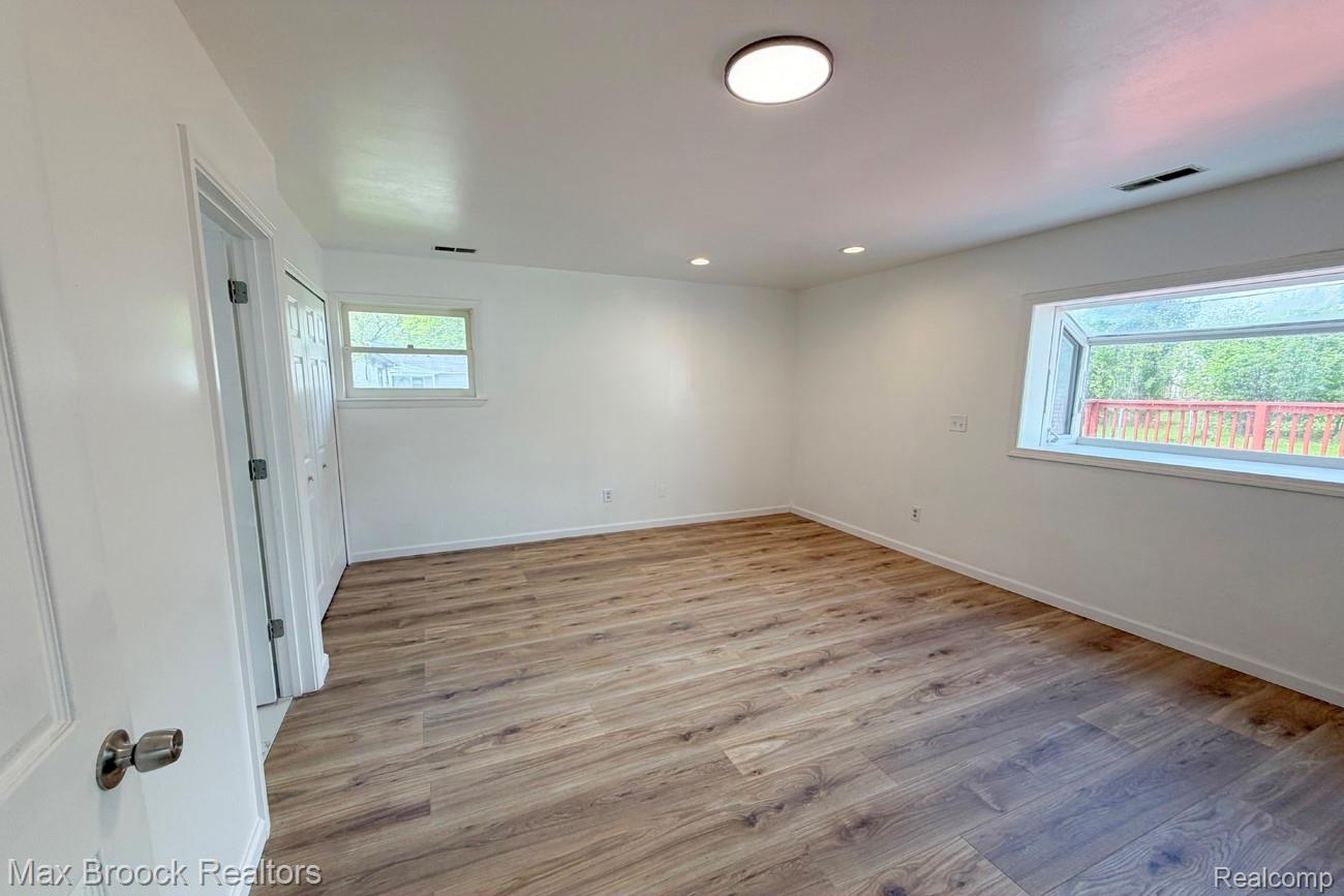 28521 Sutherland Street Property Photo 5