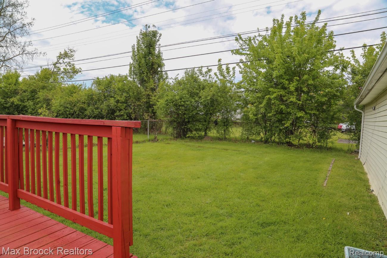 28521 Sutherland Street Property Photo 15