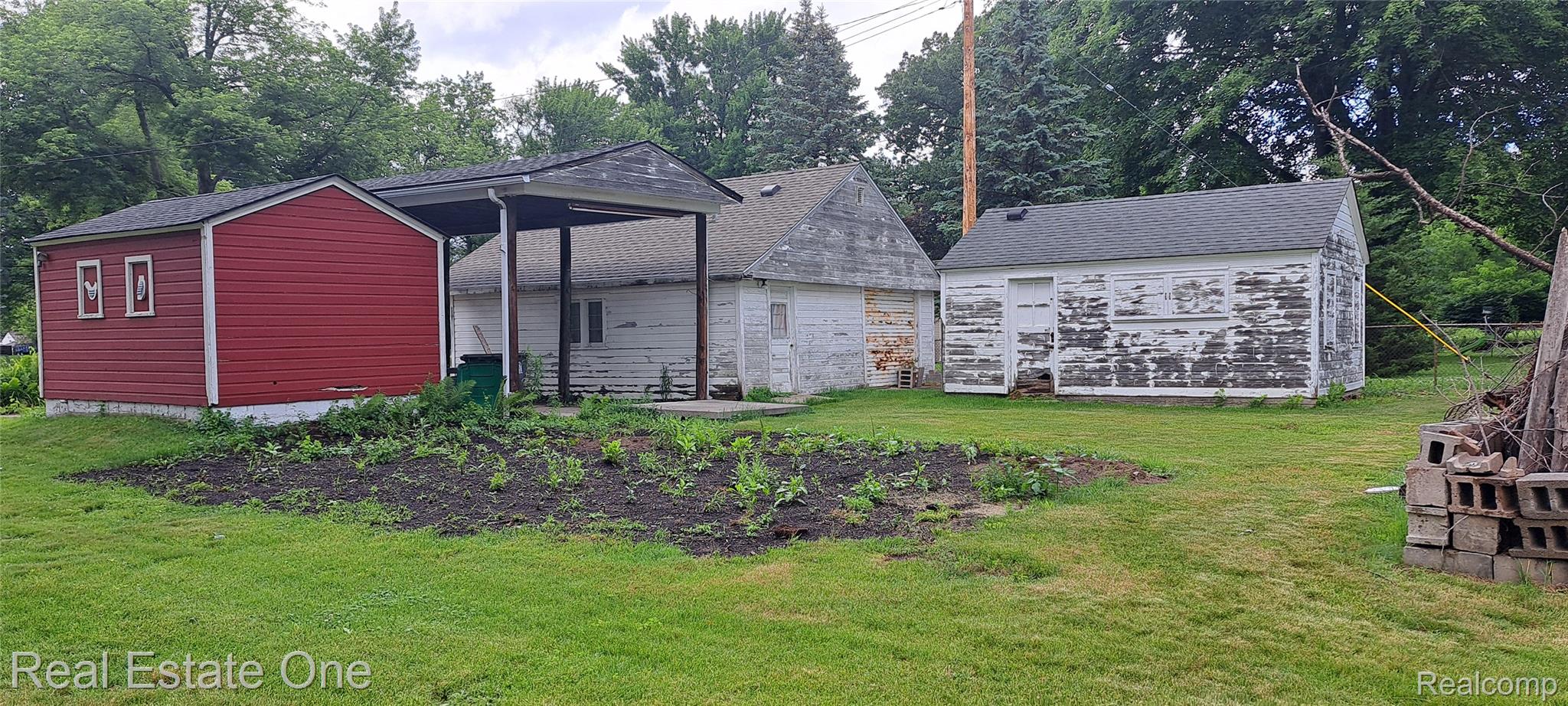 23765 Mary Street Property Photo 4