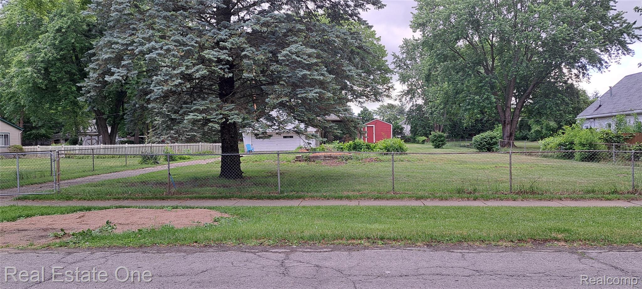 23765 Mary Street Property Photo 6