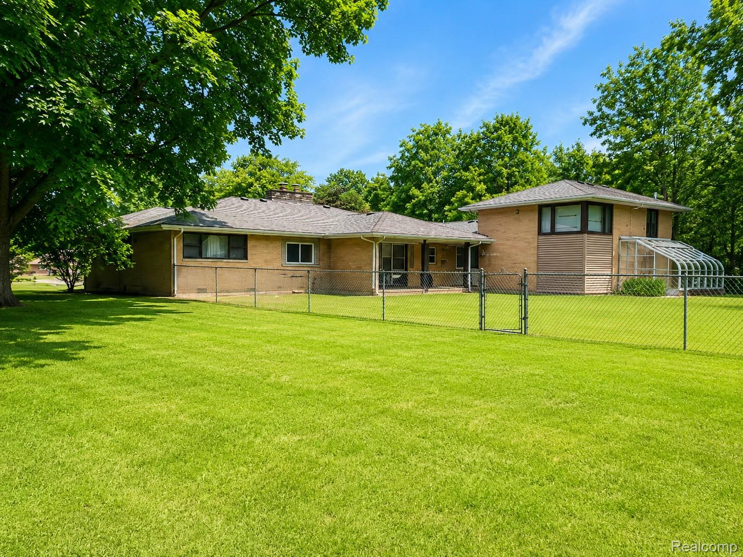 1690 N Center Road Property Photo 1