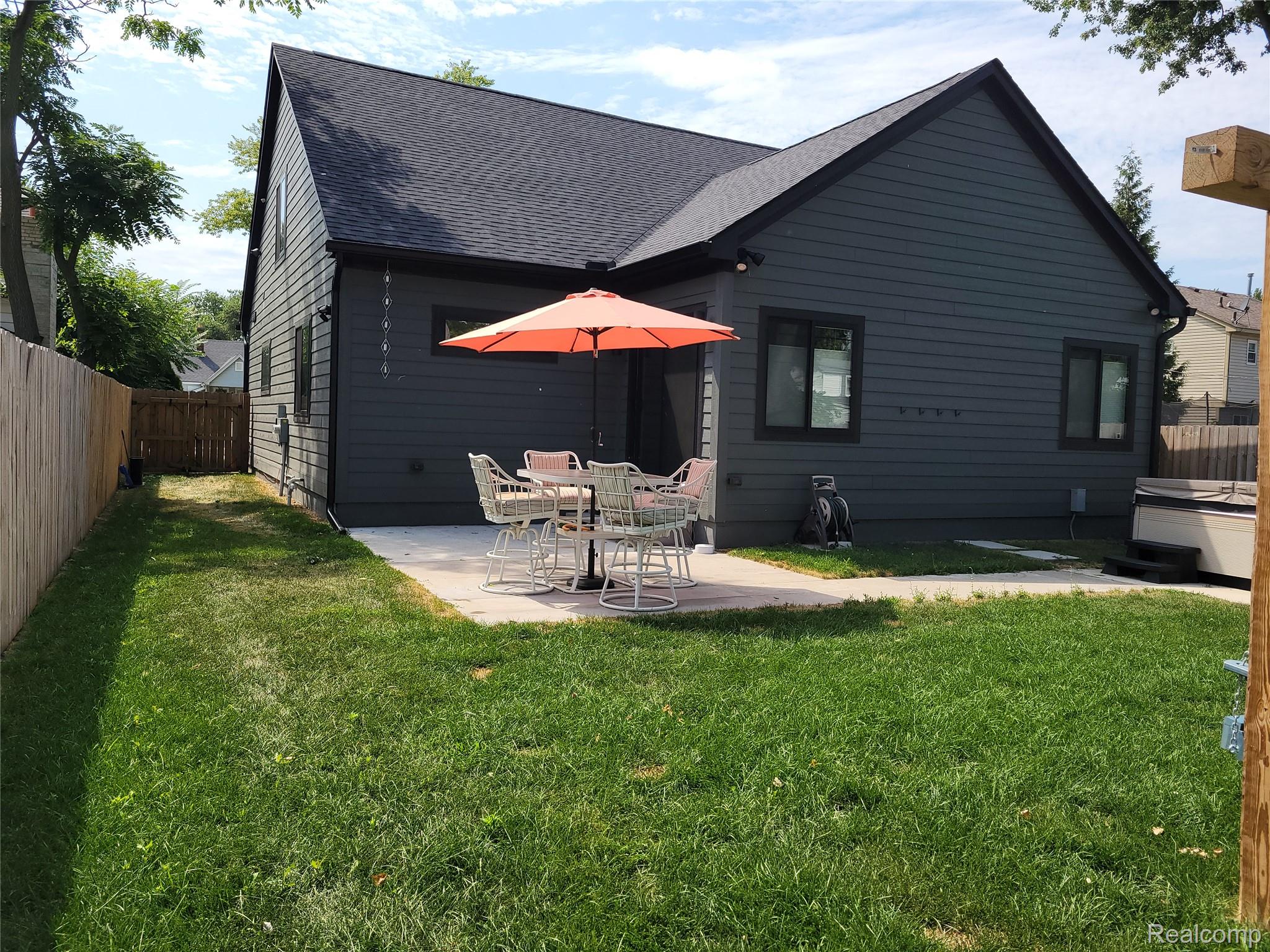 26514 Barrington Street Property Photo 10