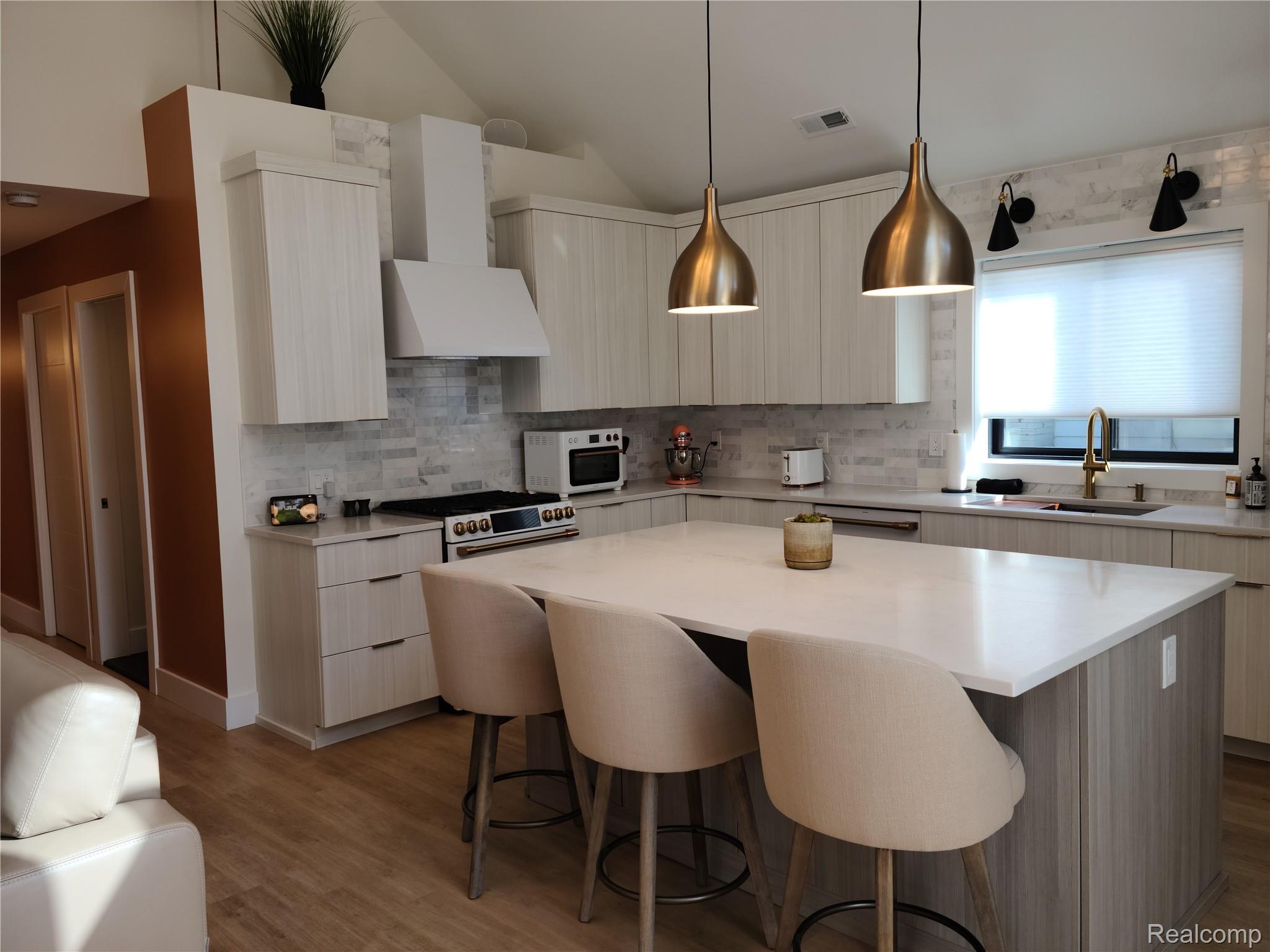 26514 Barrington Street Property Photo 14