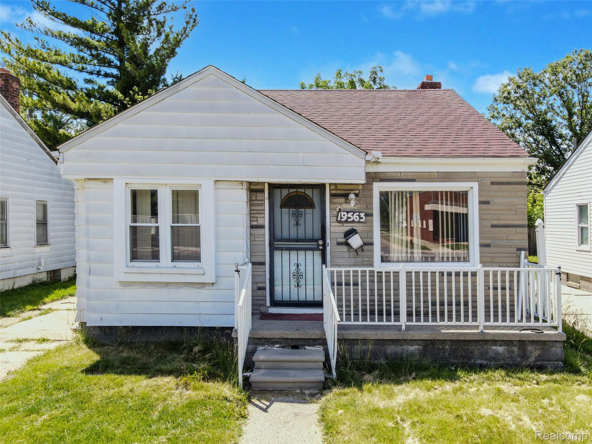 19563 Schoenherr Street Property Photo 1