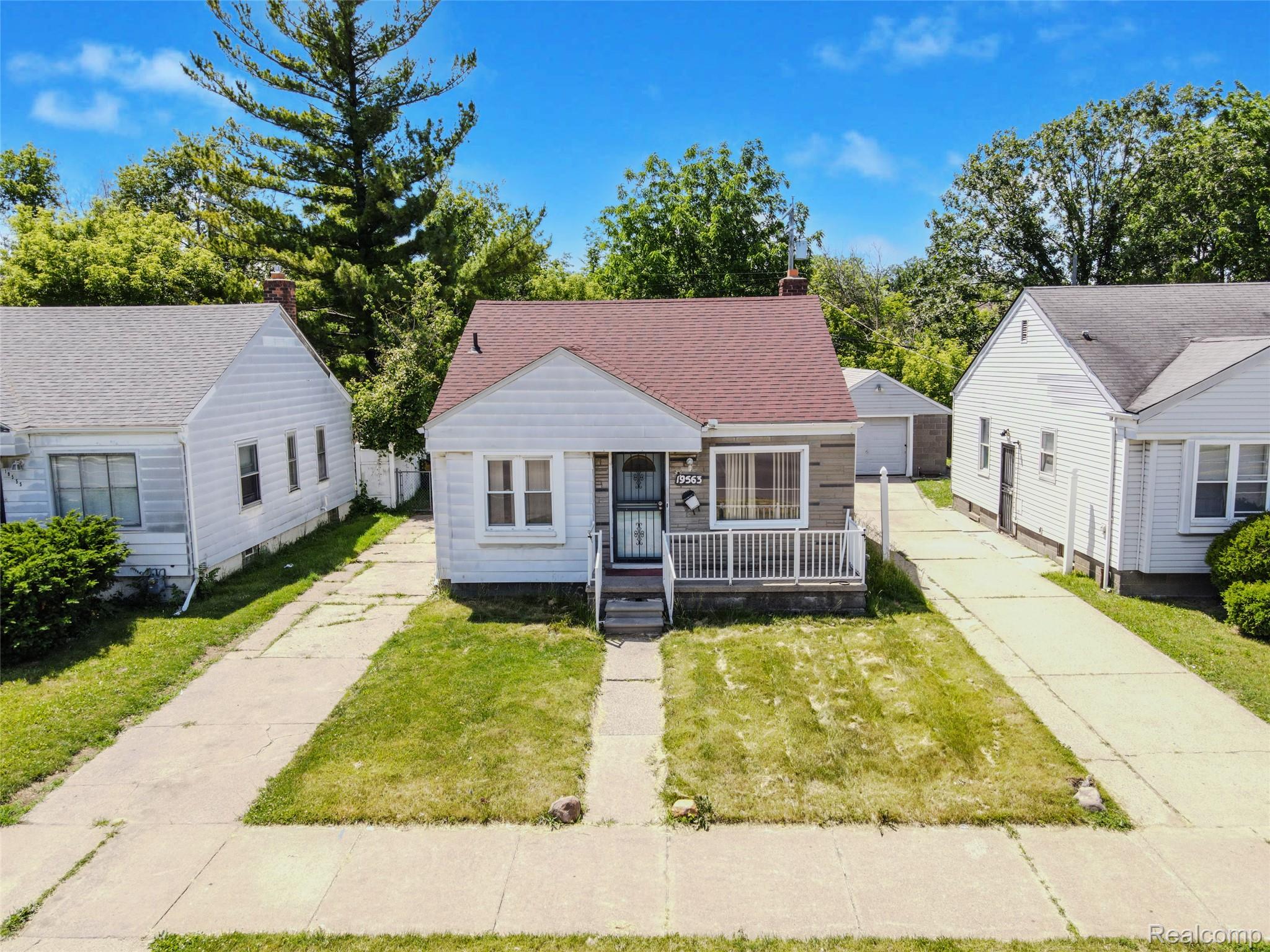 19563 Schoenherr Street Property Photo 2