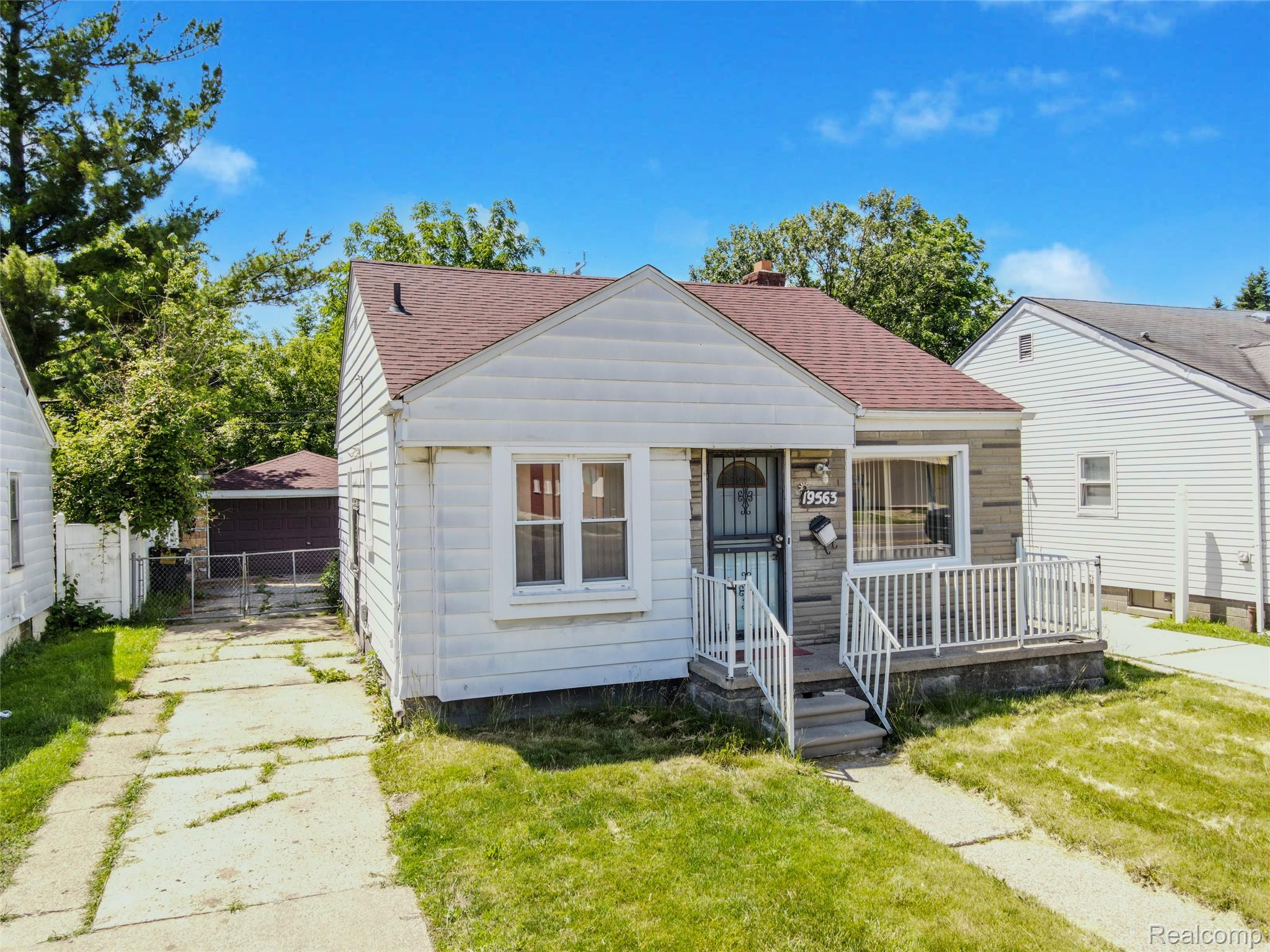 19563 Schoenherr Street Property Photo 3