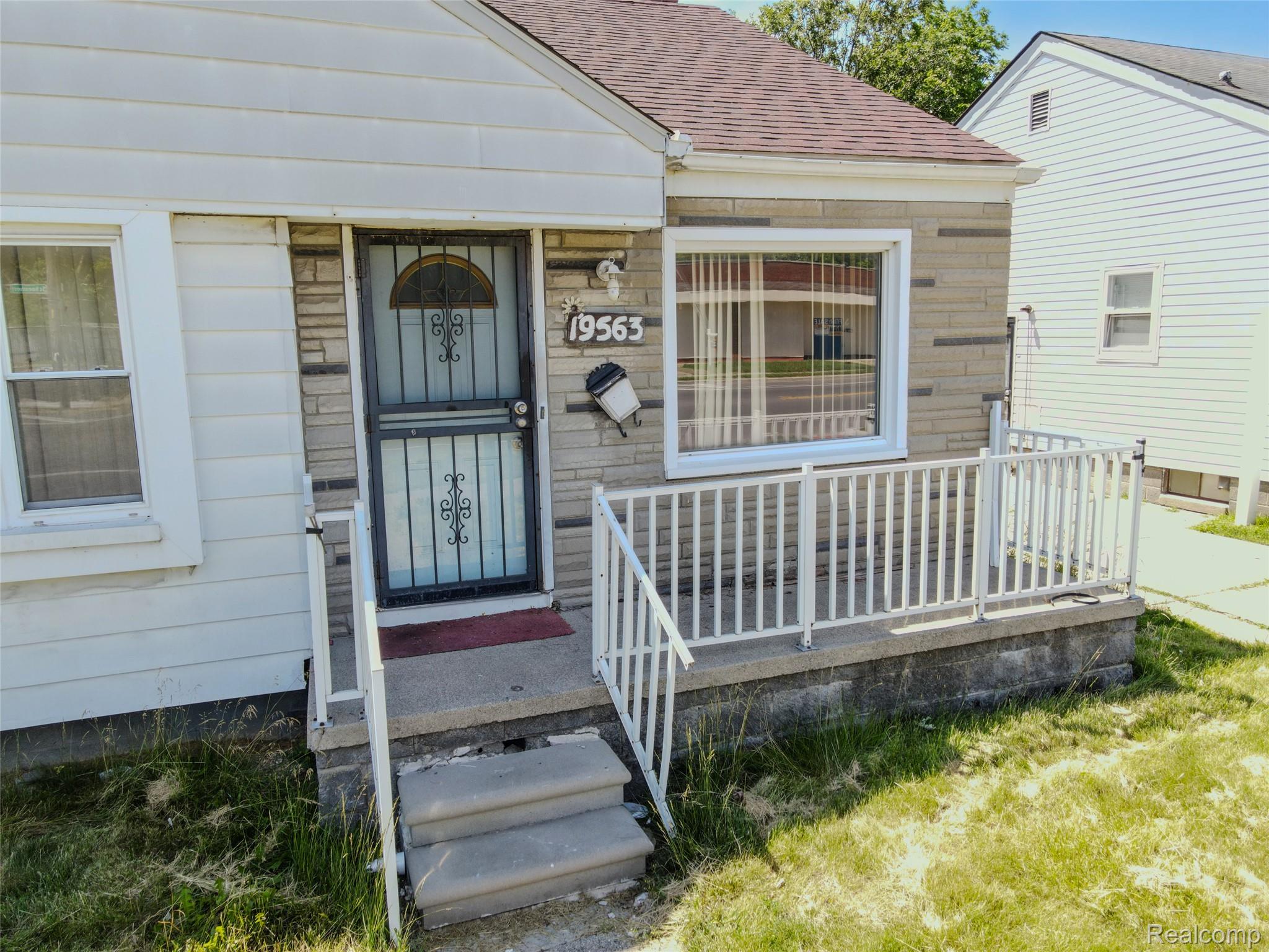 19563 Schoenherr Street Property Photo 5