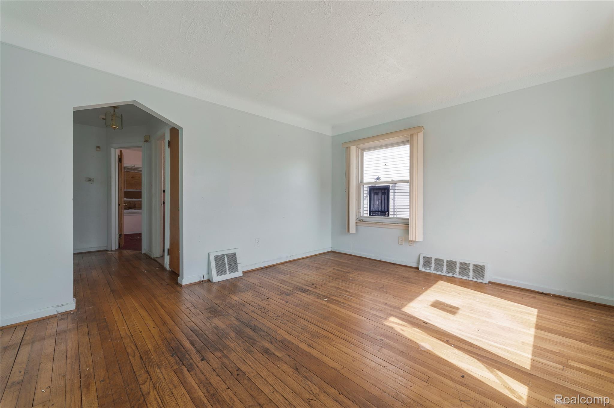 19563 Schoenherr Street Property Photo 6