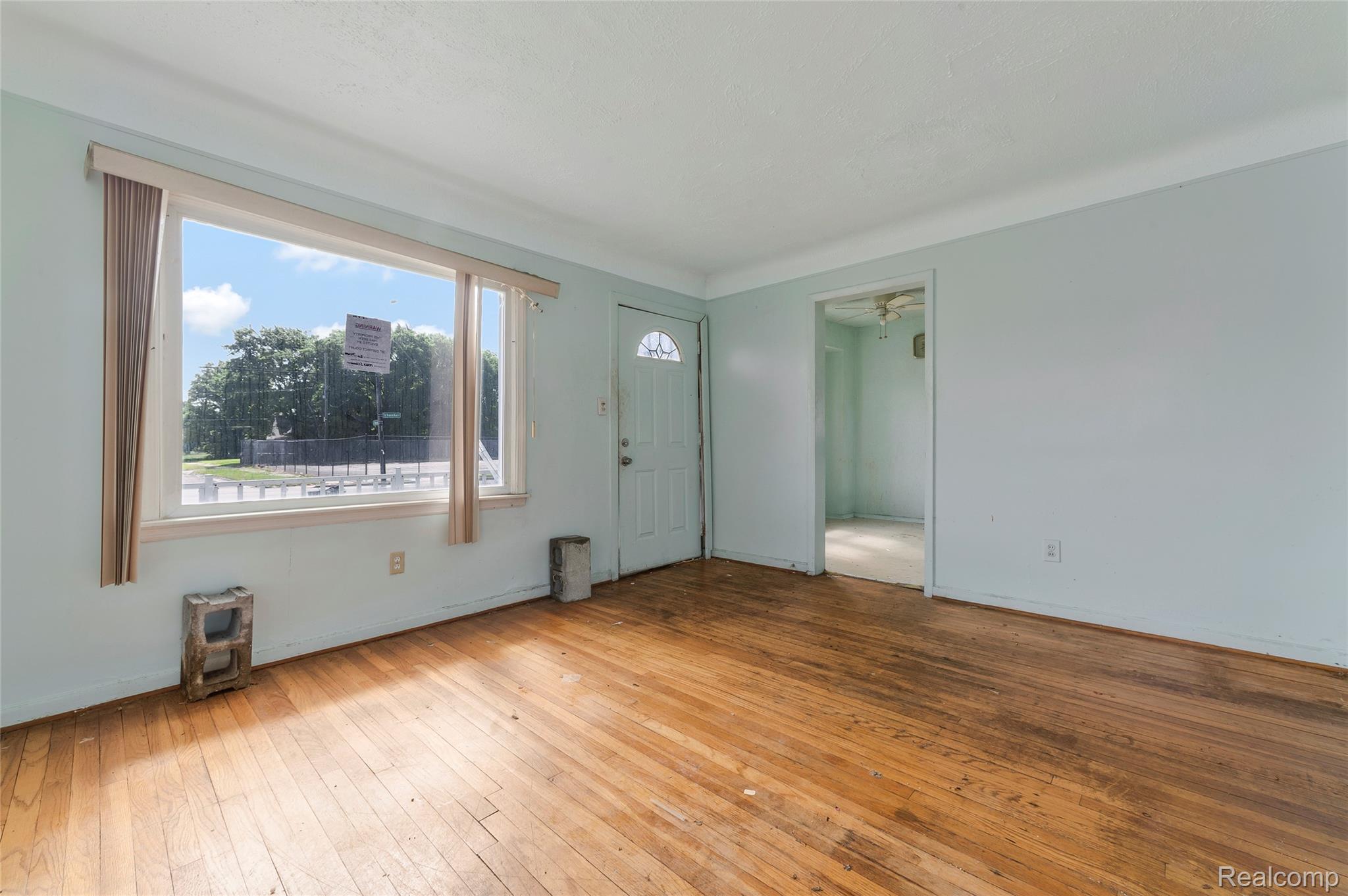 19563 Schoenherr Street Property Photo 8