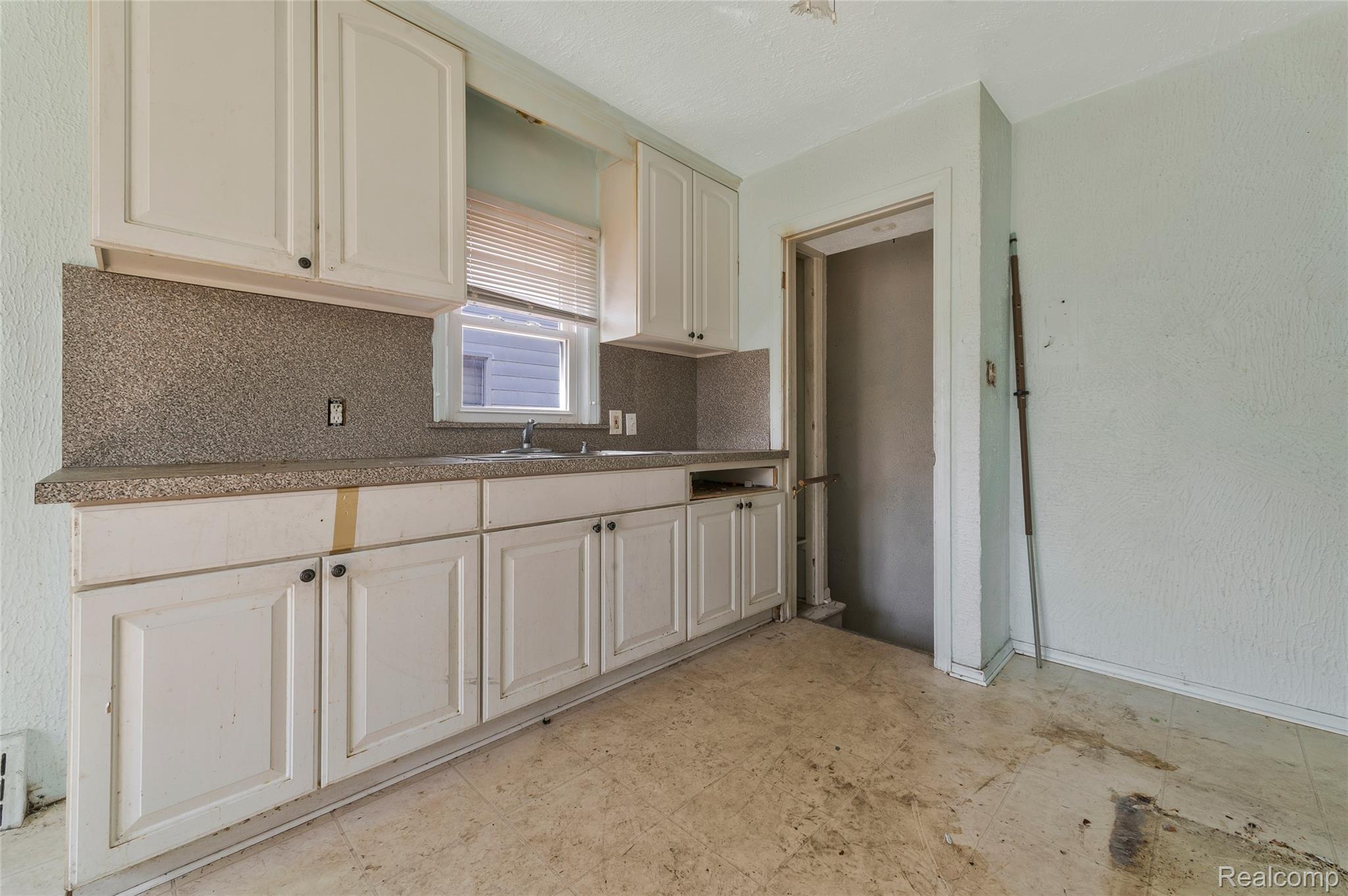 19563 Schoenherr Street Property Photo 12