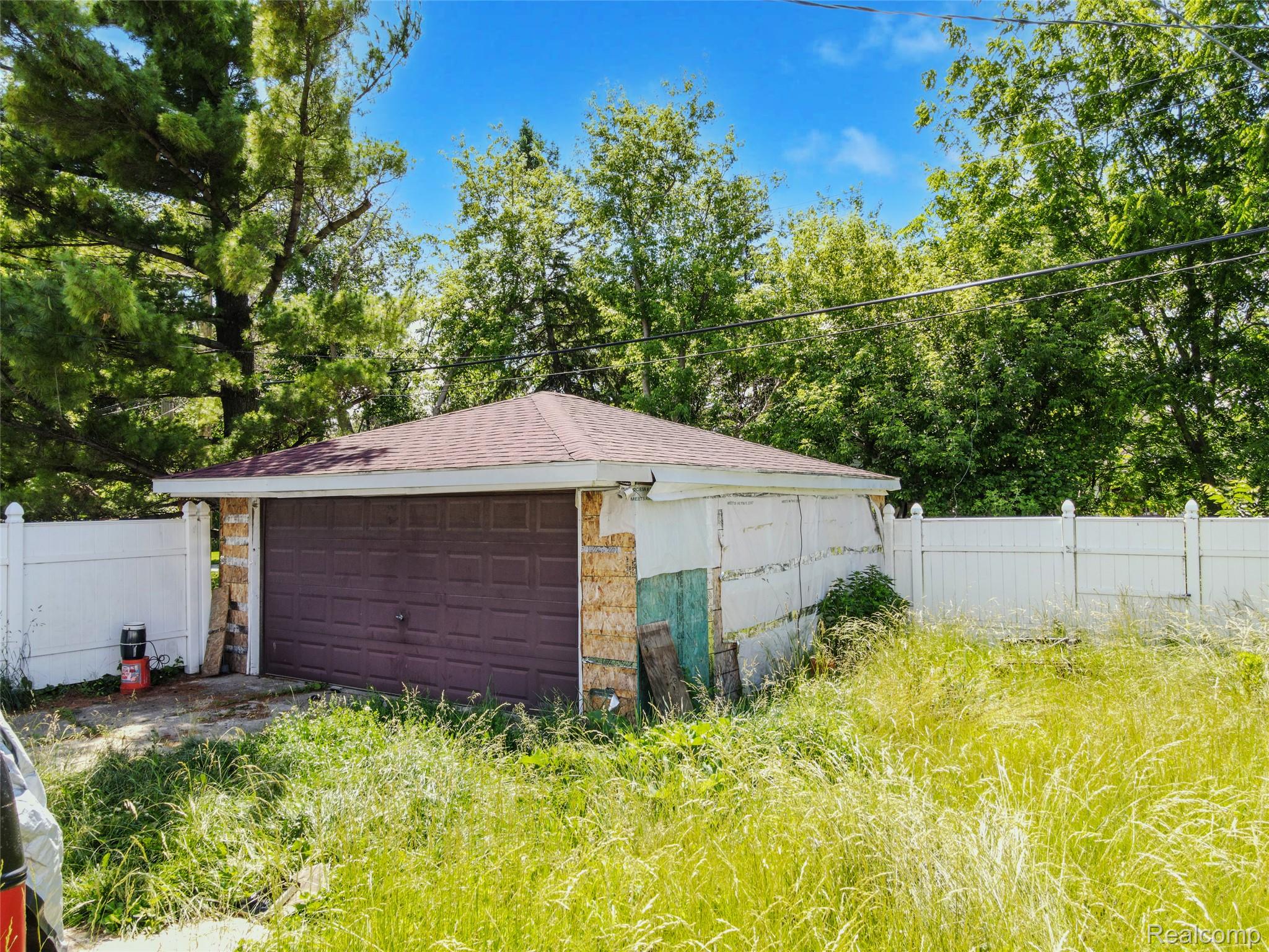19563 Schoenherr Street Property Photo 23