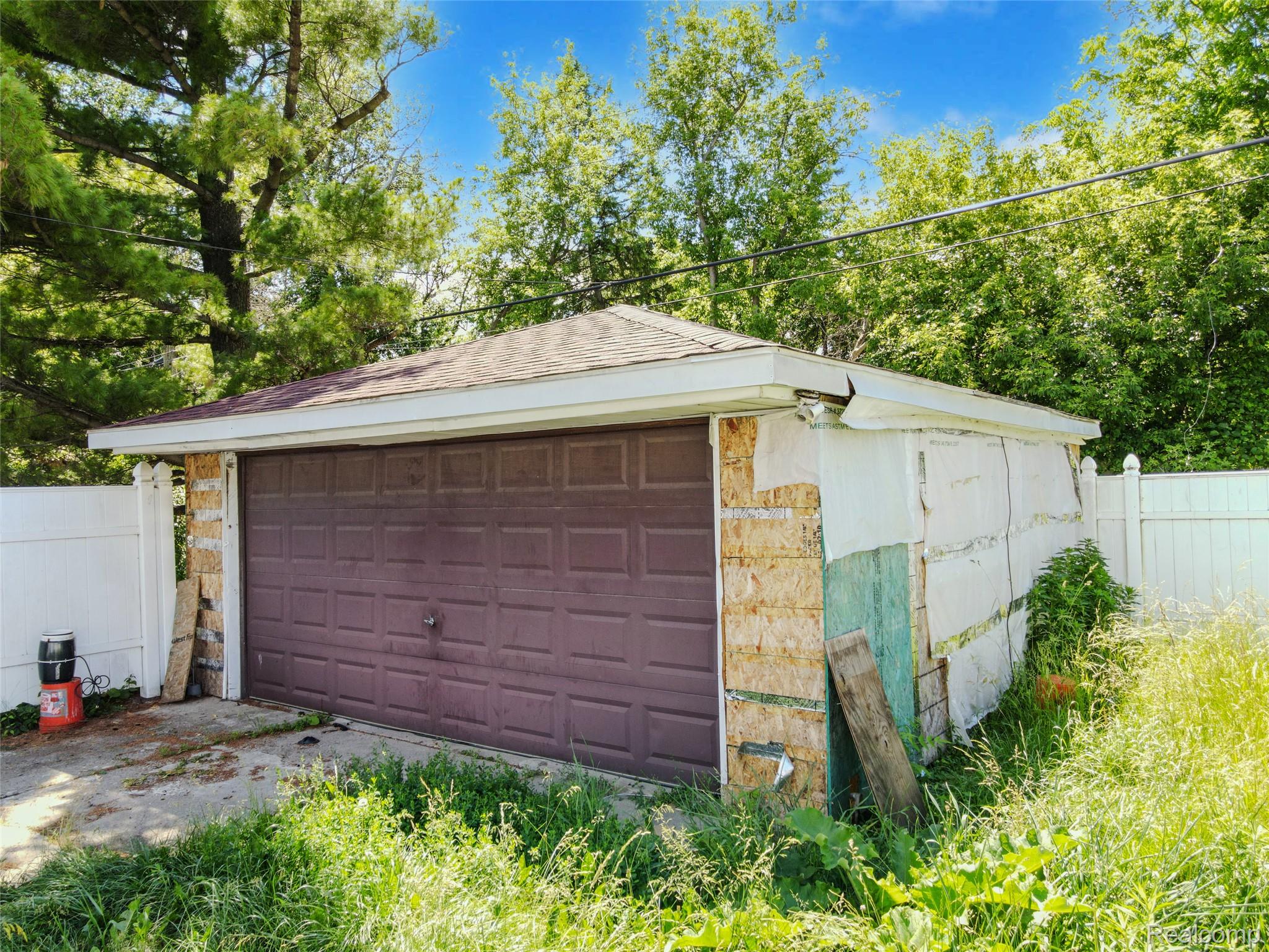 19563 Schoenherr Street Property Photo 24