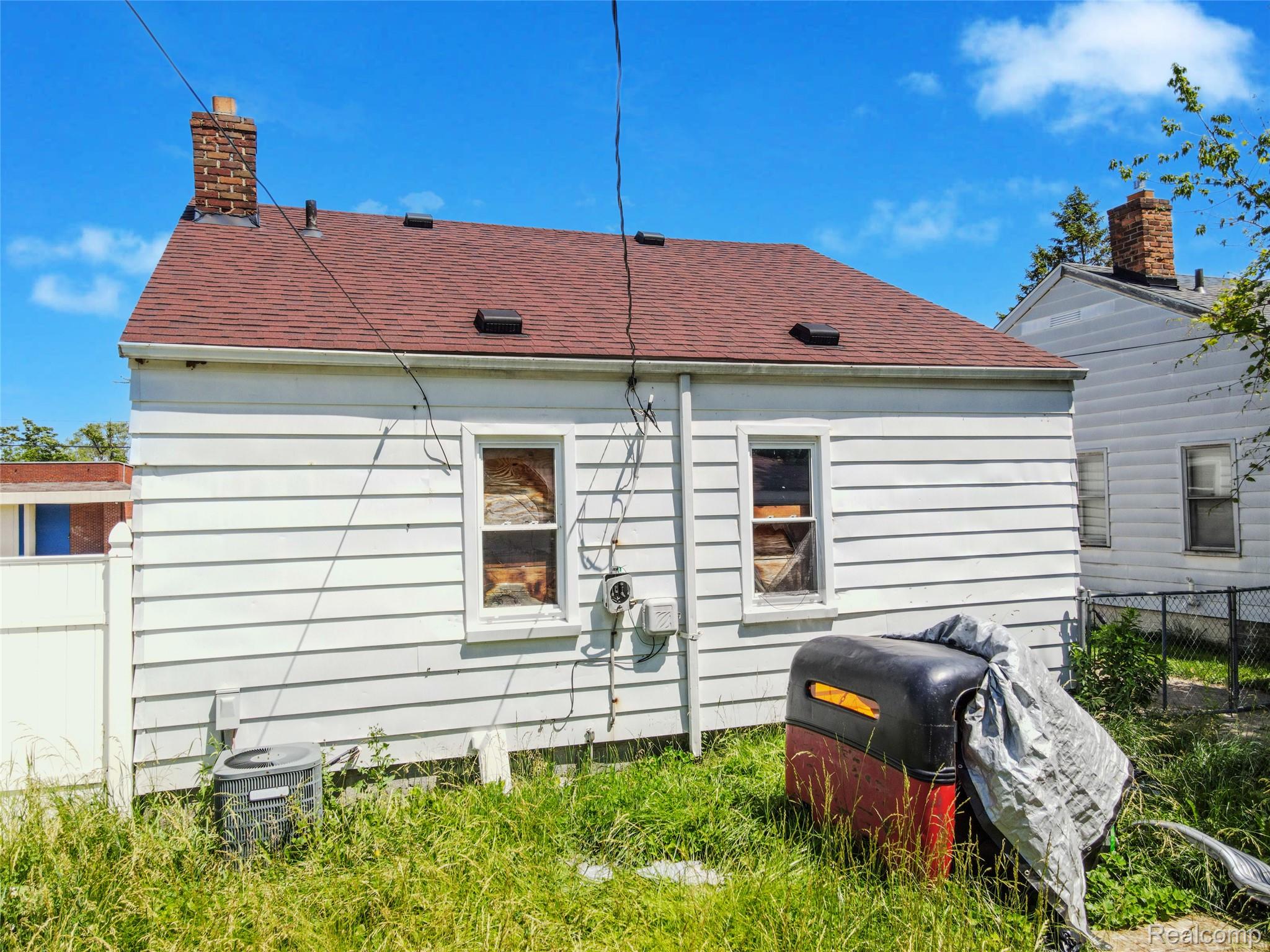 19563 Schoenherr Street Property Photo 25