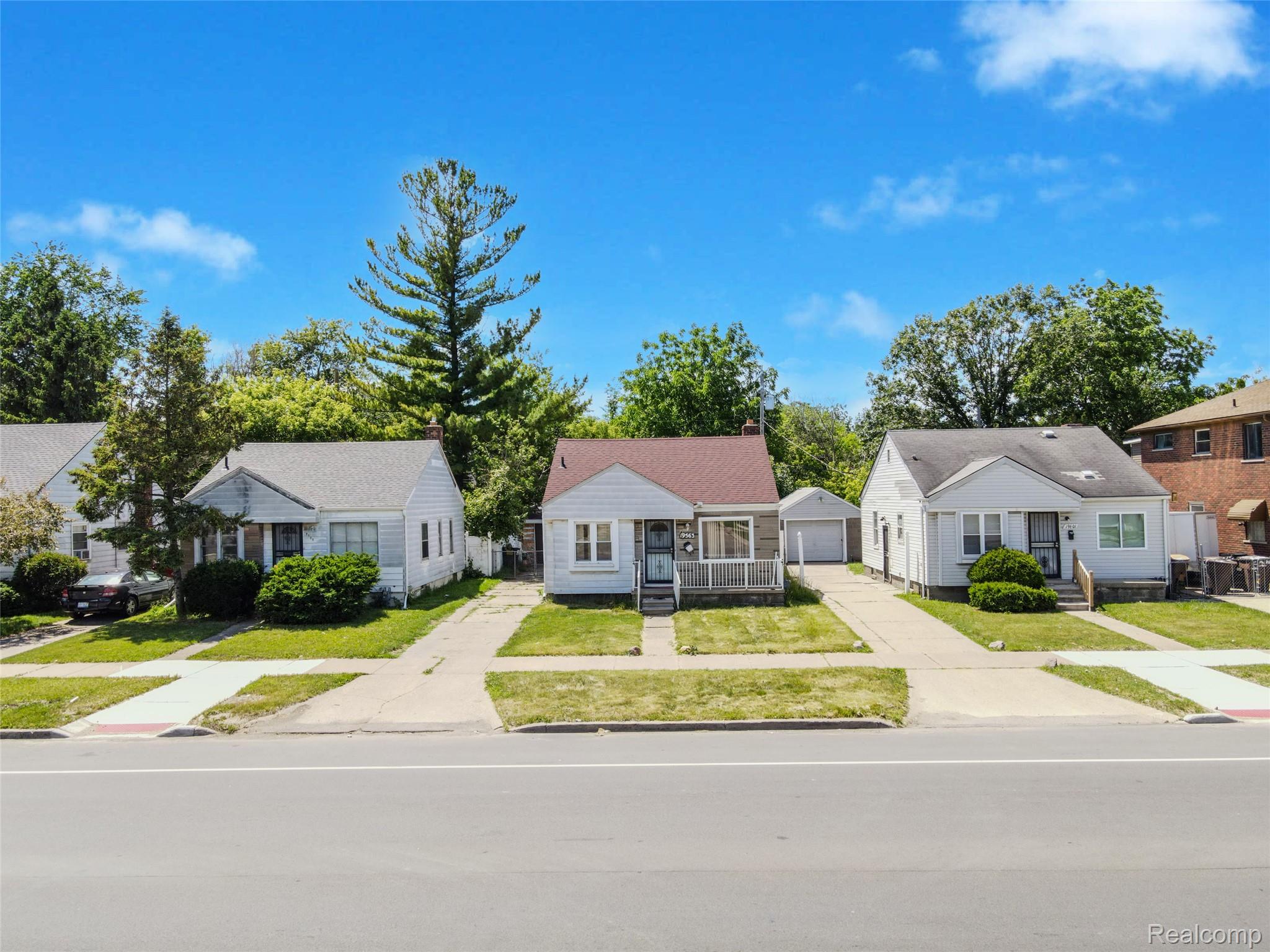 19563 Schoenherr Street Property Photo 27