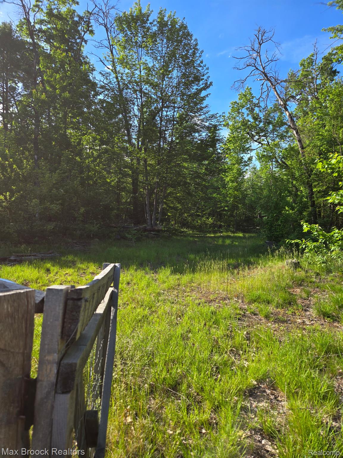 265 Huron Forest Drive Property Photo 23