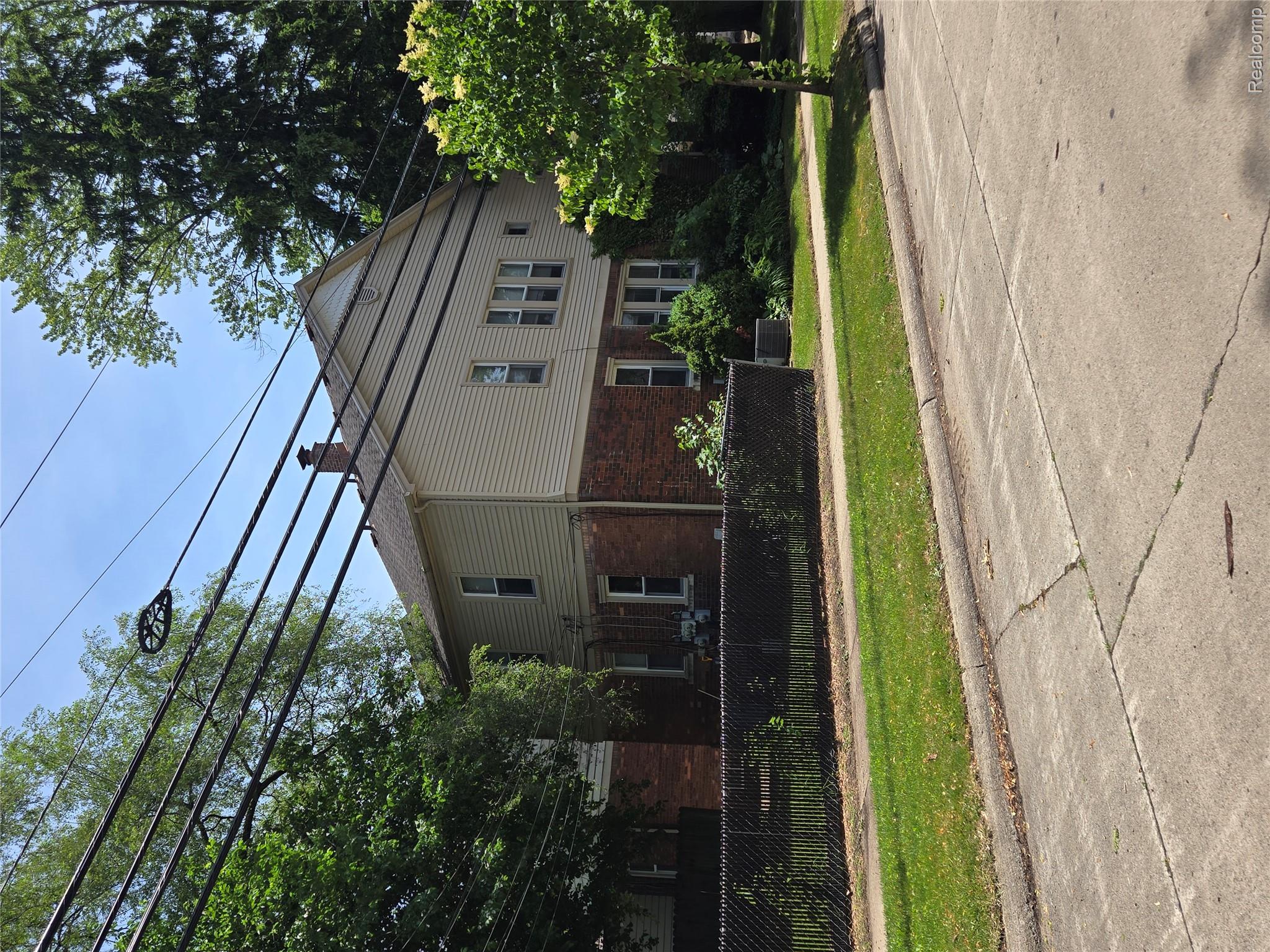 903 E 3rd Street Property Photo 21