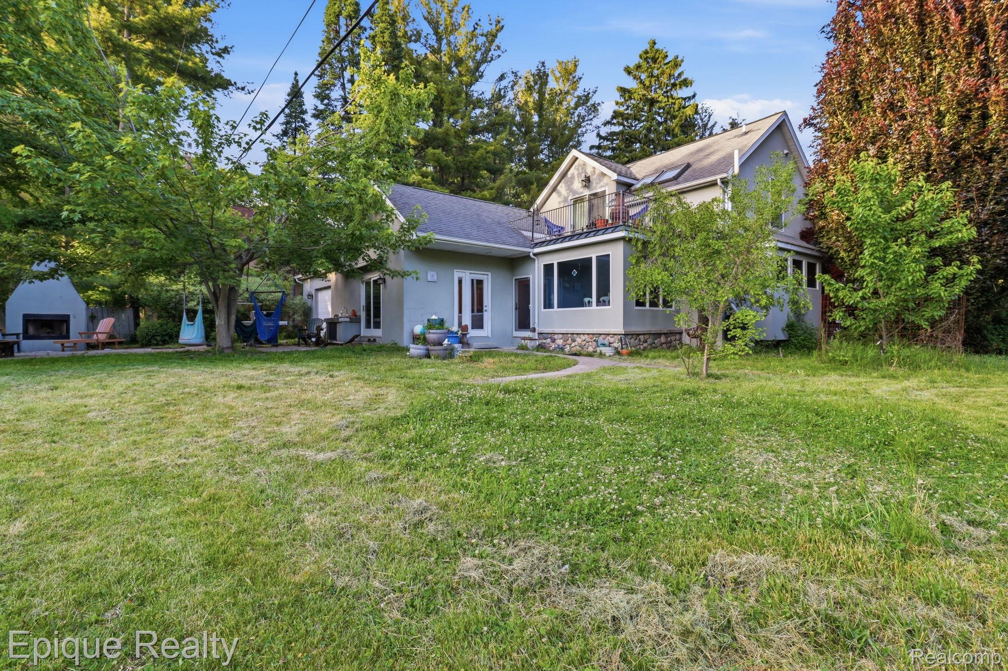 21085 Metroview Road Property Photo 2