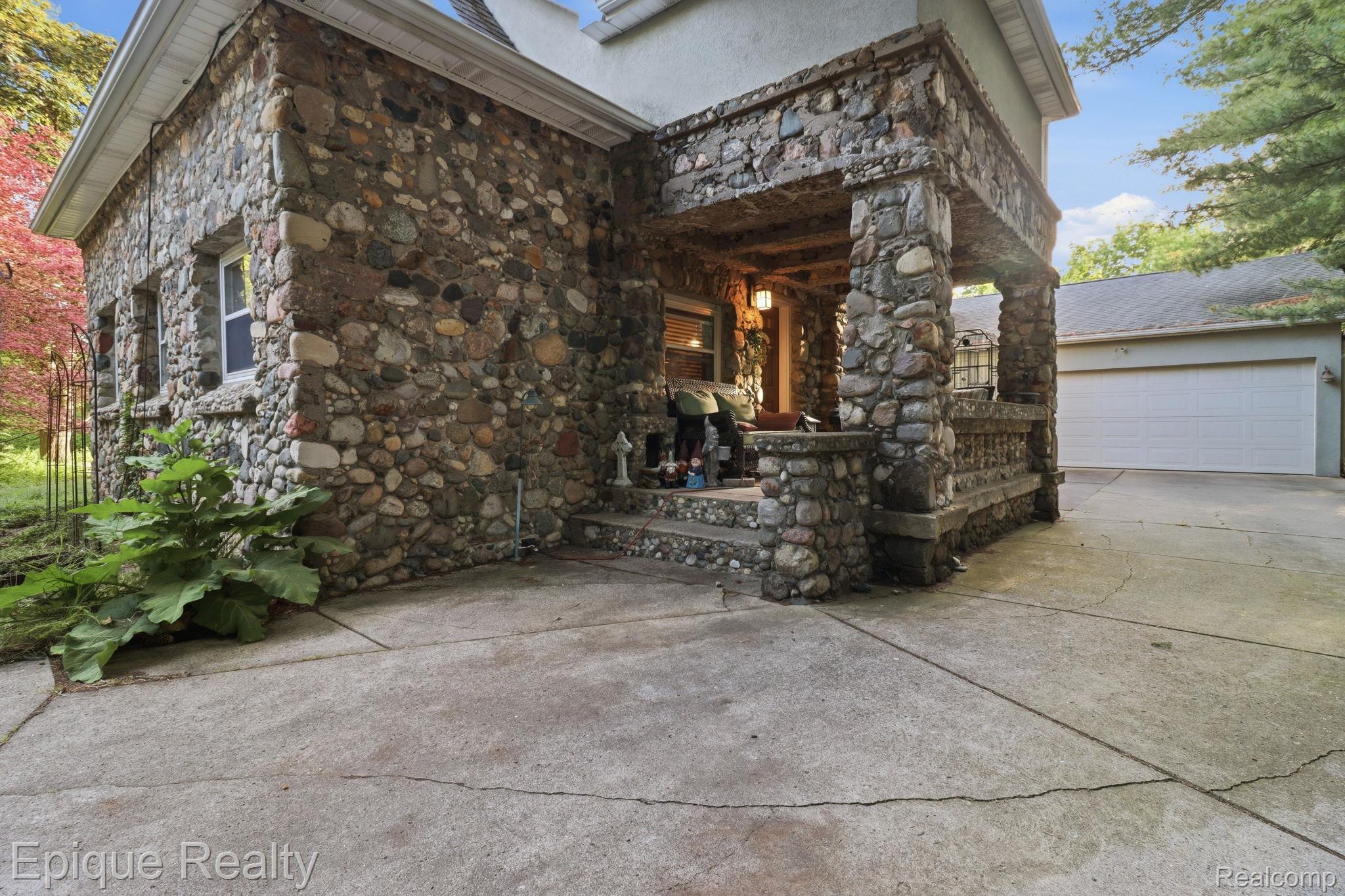 21085 Metroview Road Property Photo 3