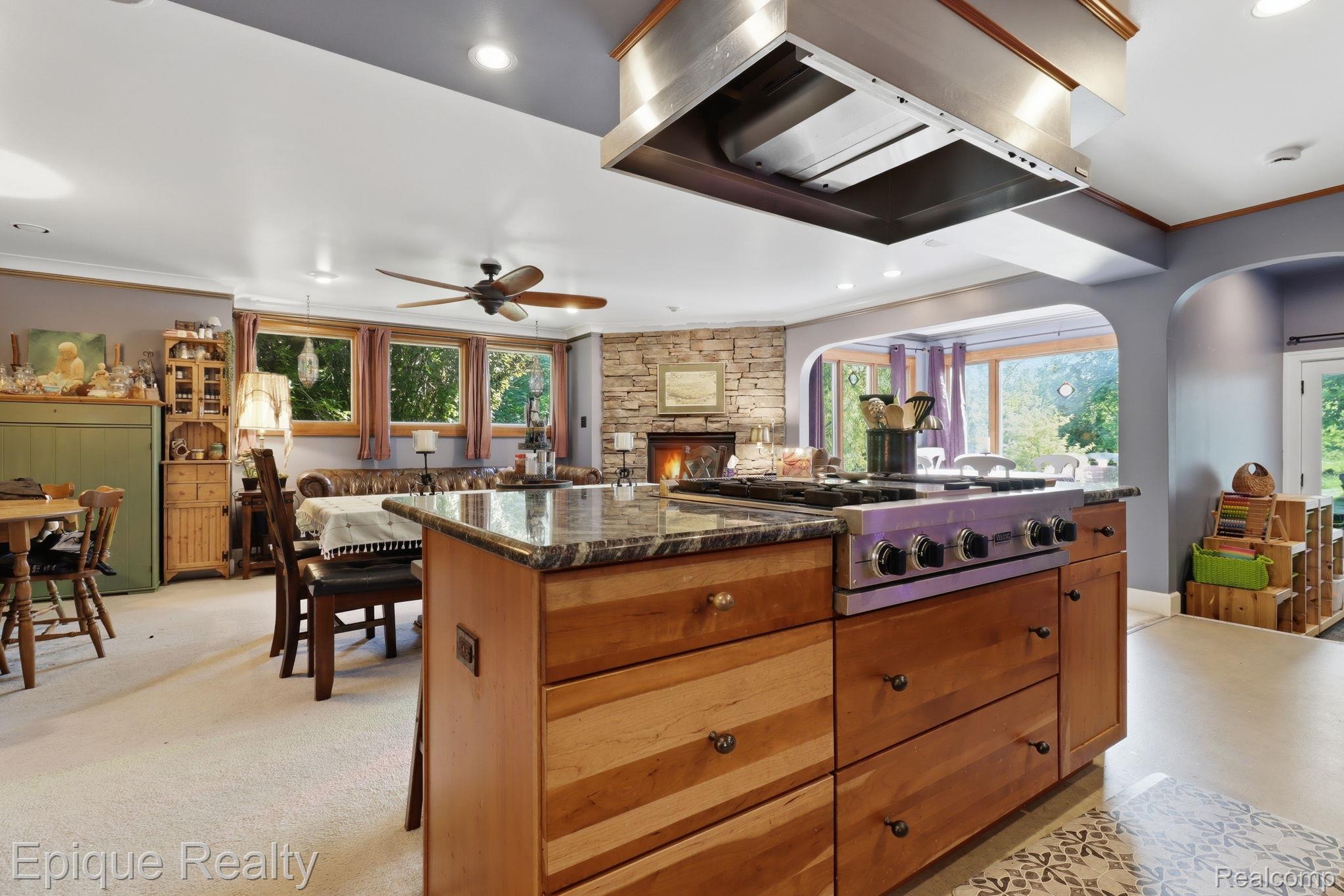 21085 Metroview Road Property Photo 4