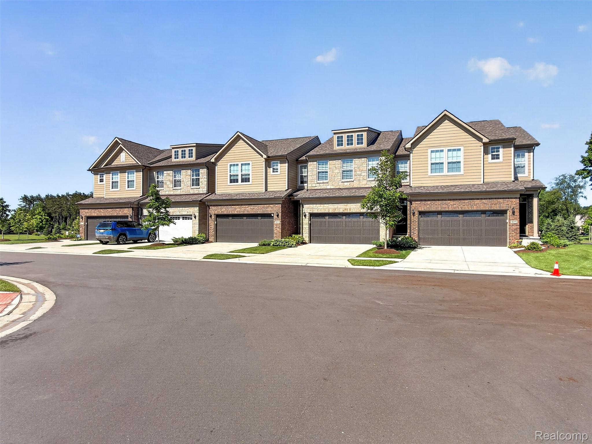 1673 Addison Circle Property Photo 3
