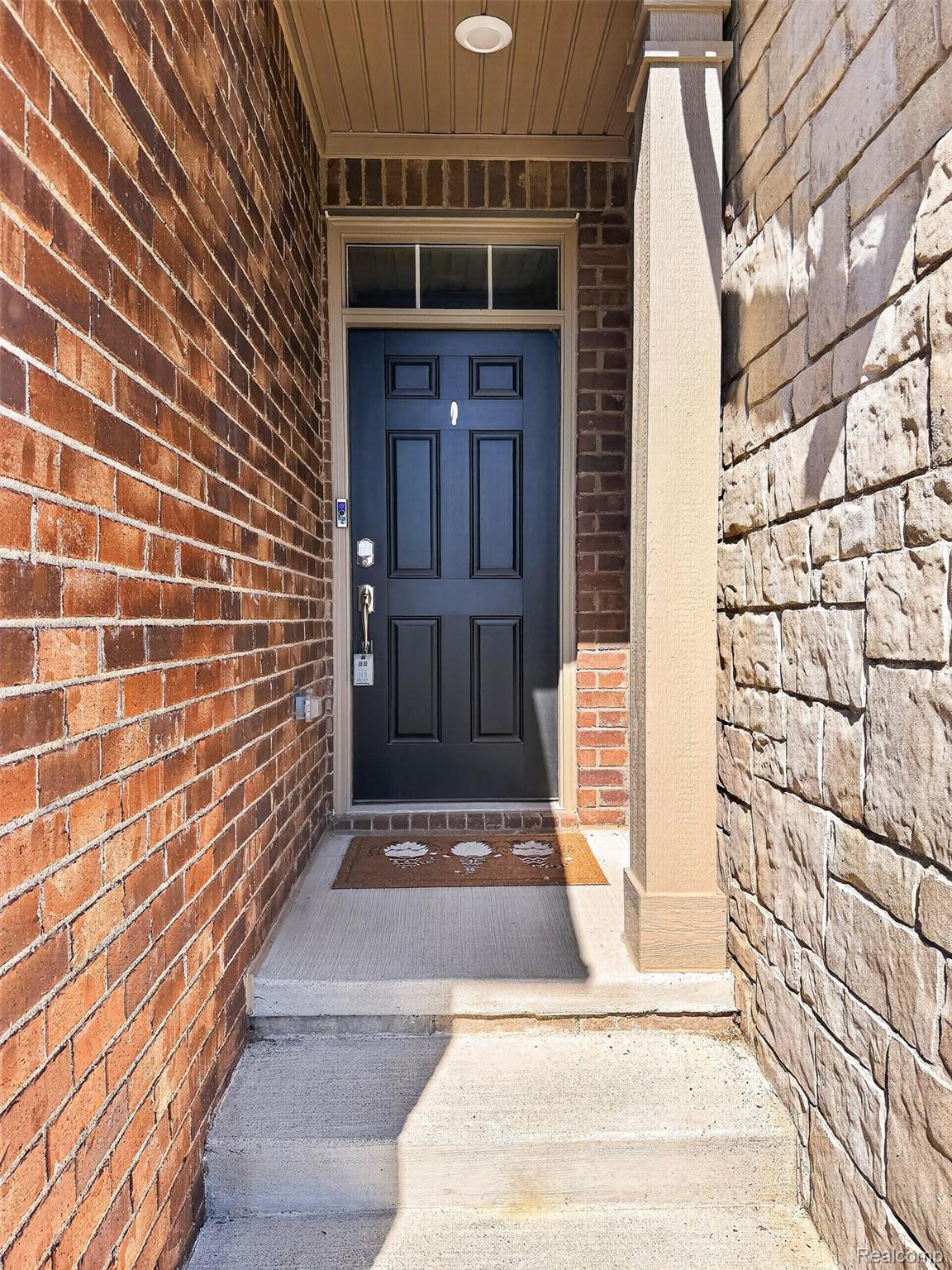 1673 Addison Circle Property Photo 4