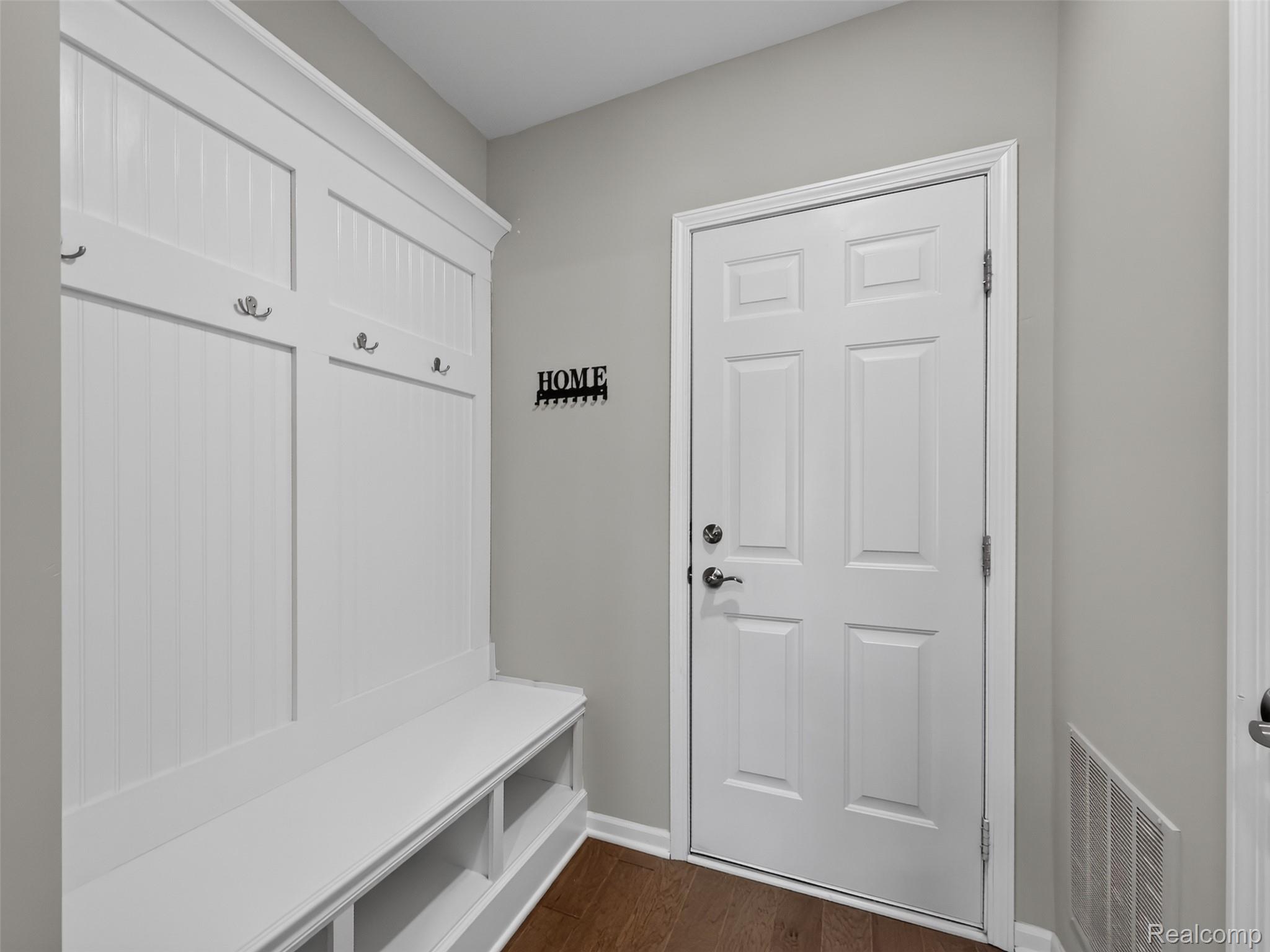 1673 Addison Circle Property Photo 15