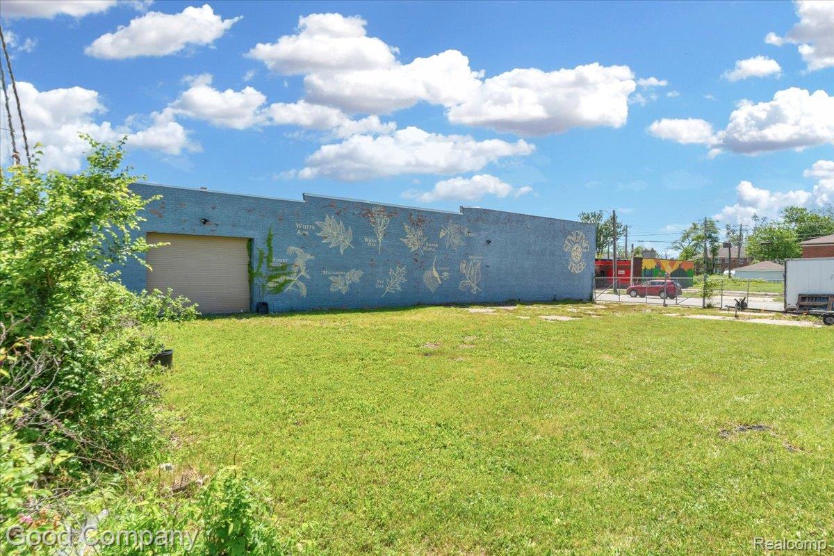 60 E Greendale Property Photo 3