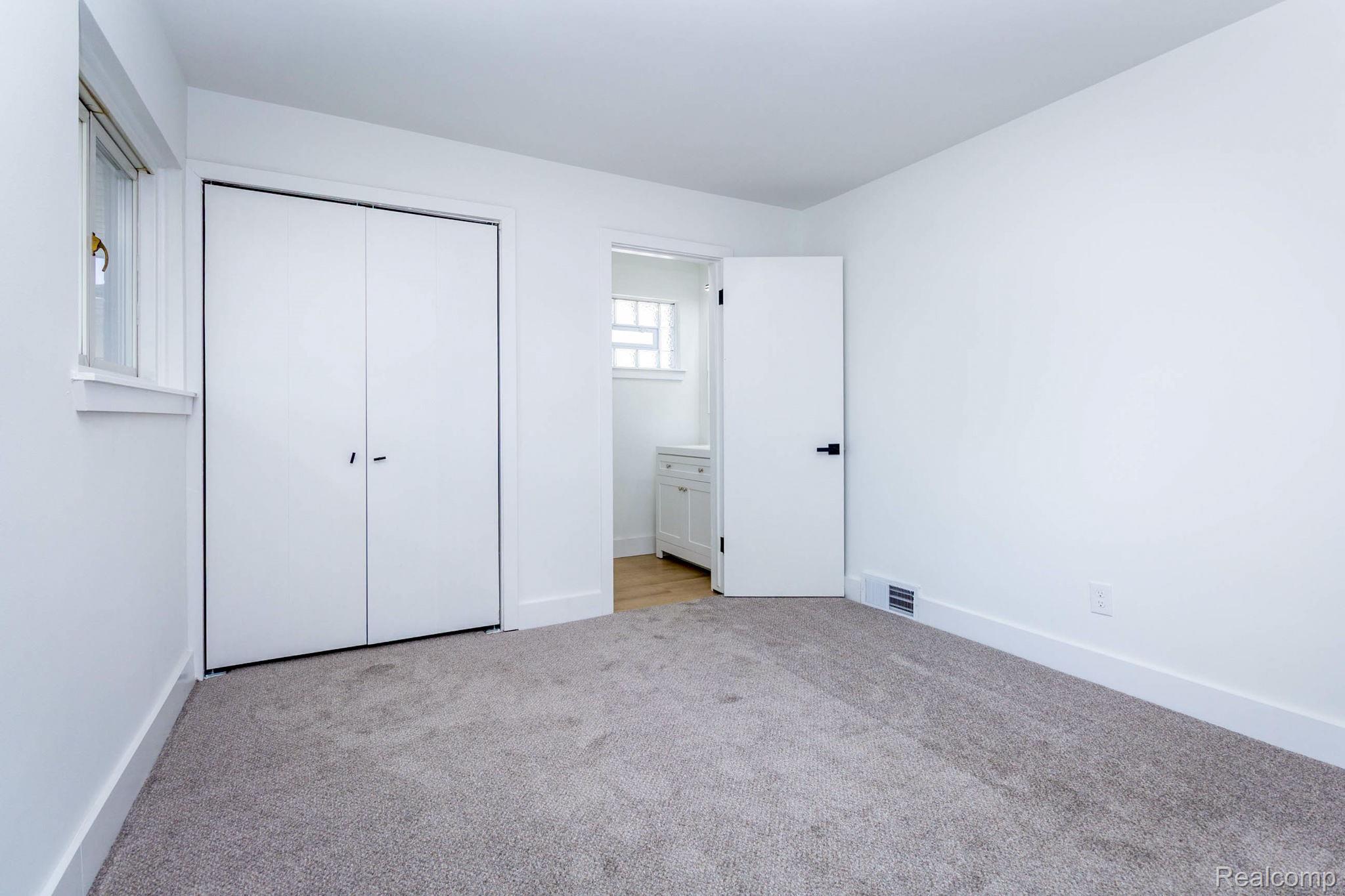 24865 Ridgecroft Avenue Property Photo 14