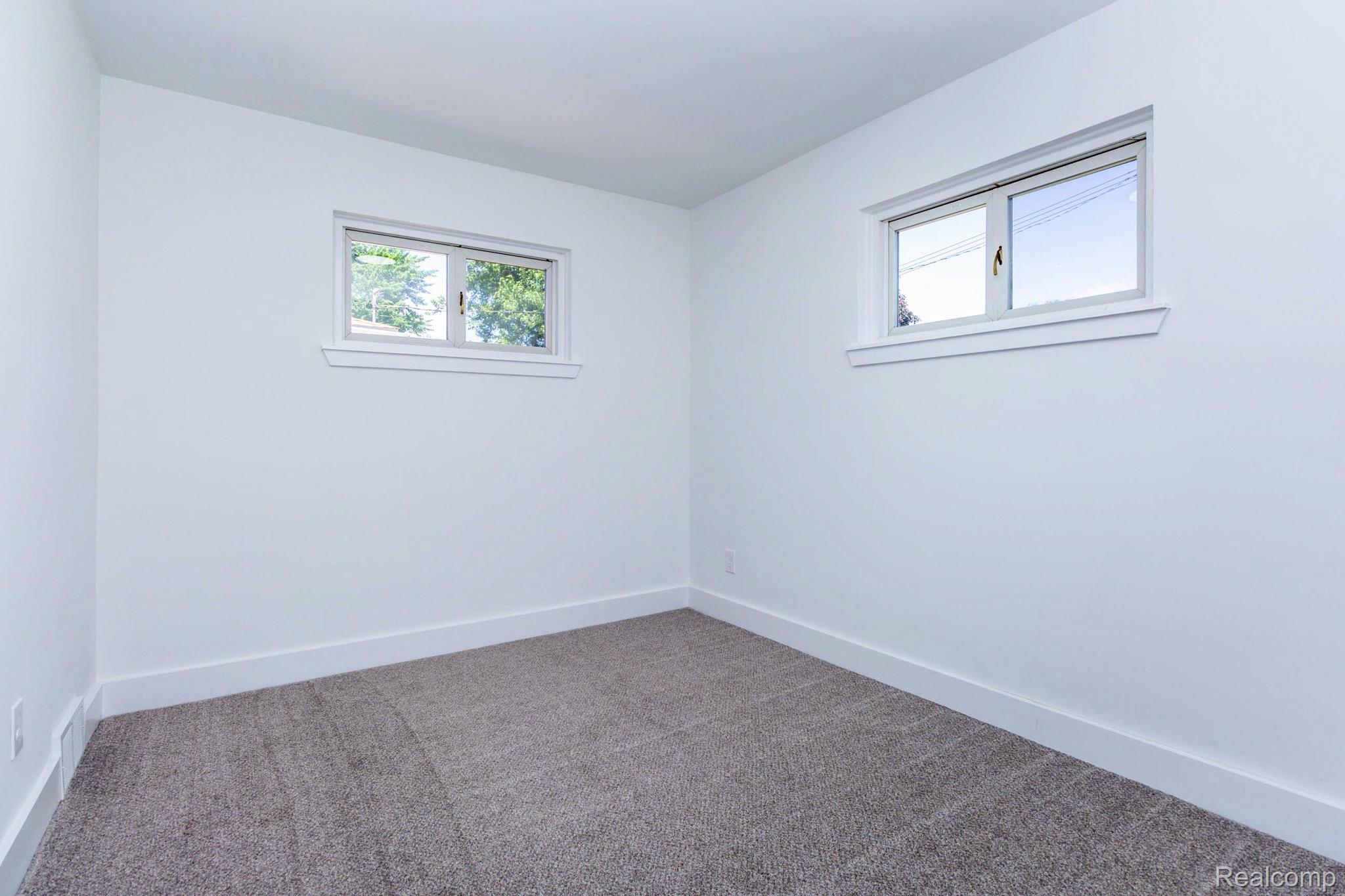 24865 Ridgecroft Avenue Property Photo 16