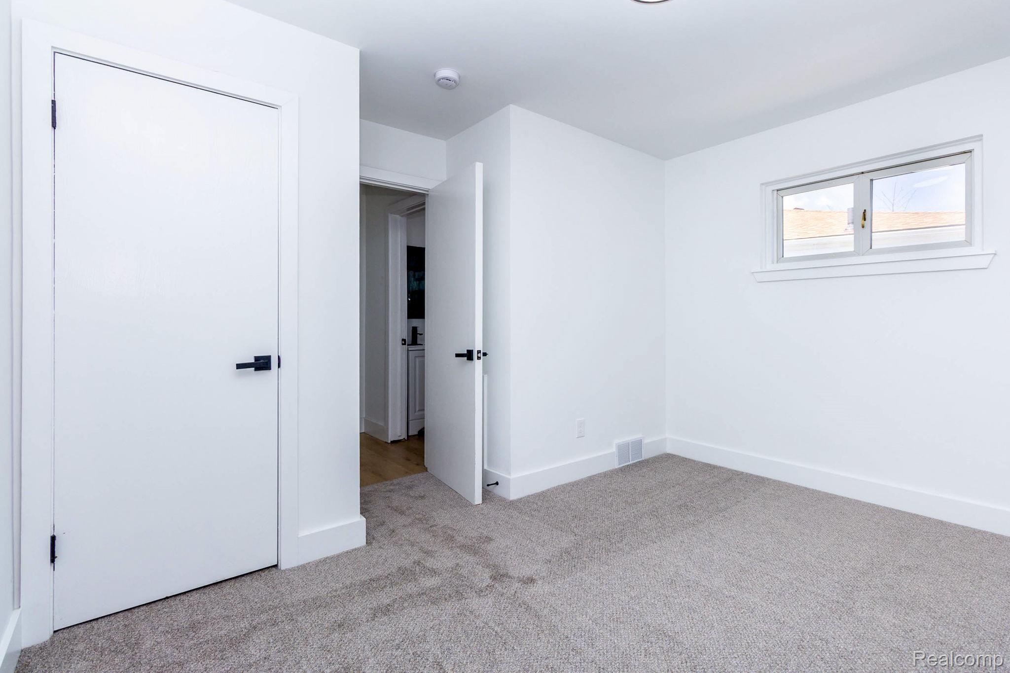 24865 Ridgecroft Avenue Property Photo 17