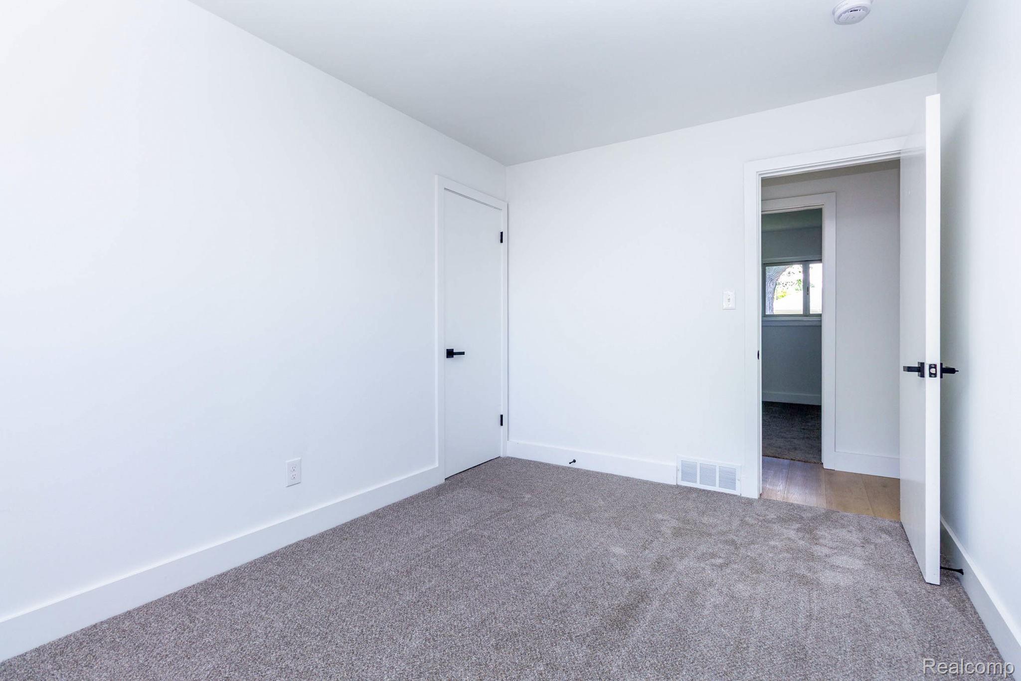 24865 Ridgecroft Avenue Property Photo 21