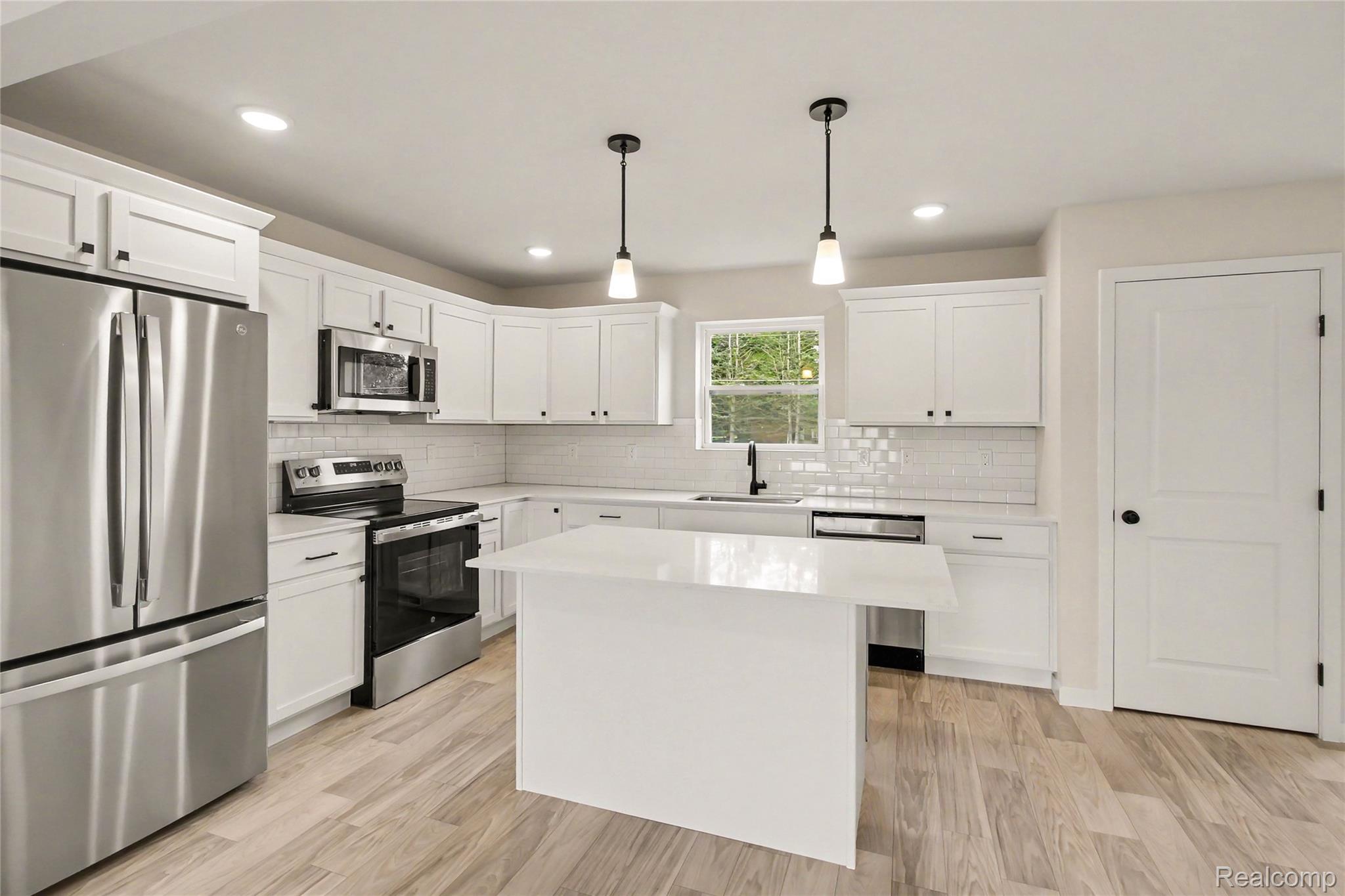 1217 Lockes Street Property Photo 4