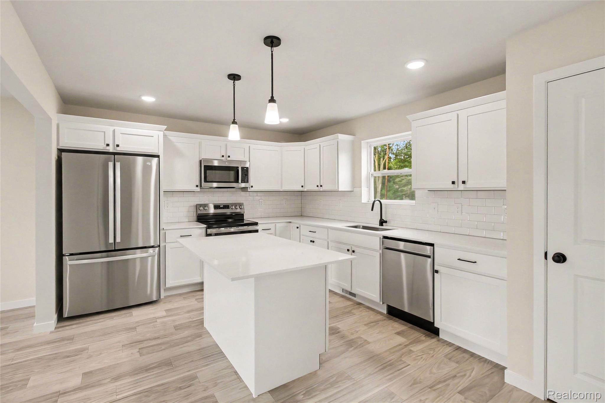 1217 Lockes Street Property Photo 5