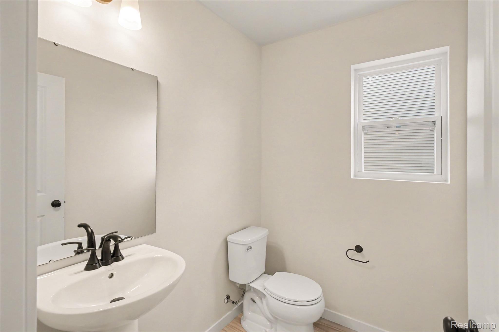 1217 Lockes Street Property Photo 9
