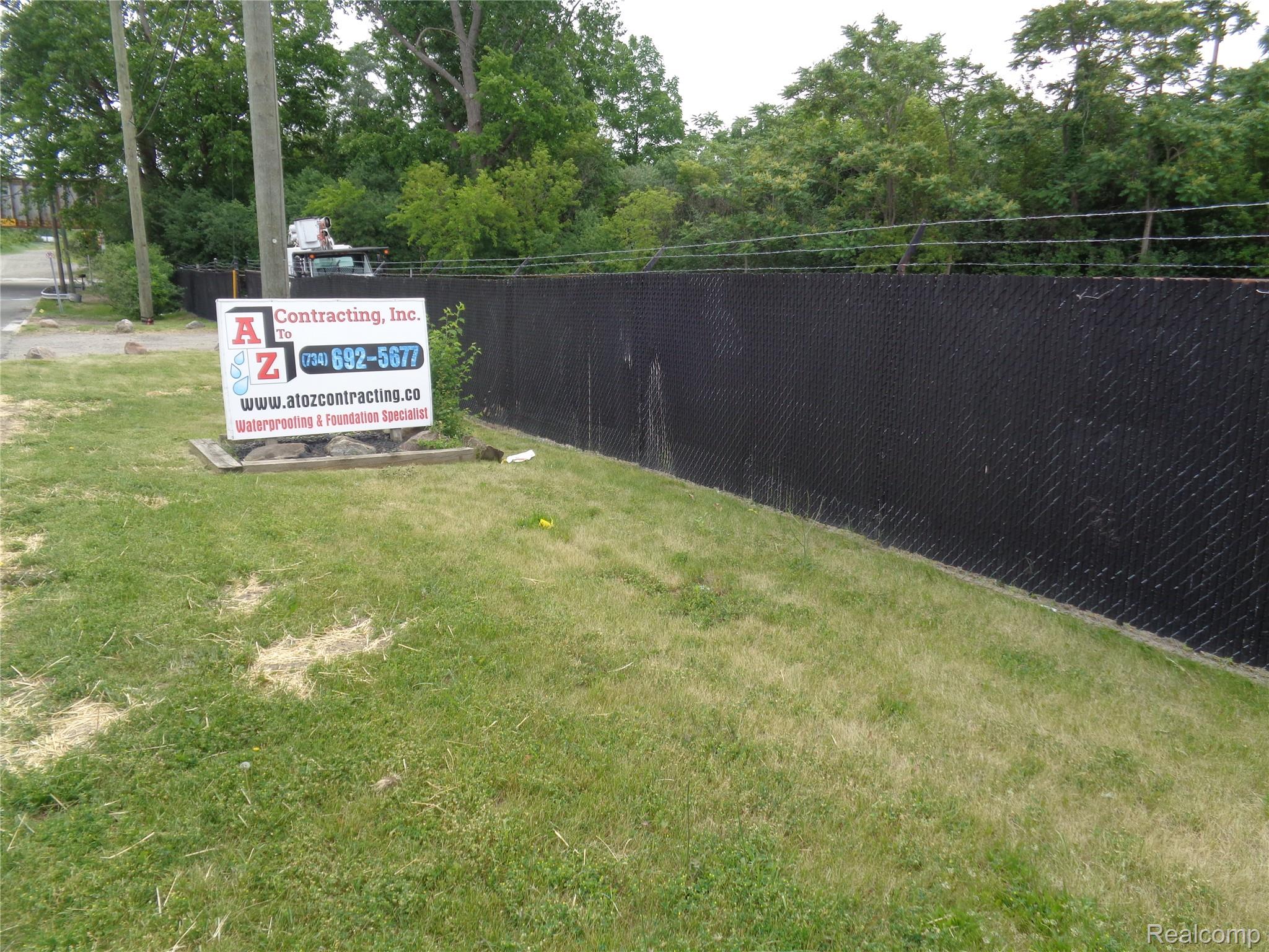 325 King Road Property Photo 4