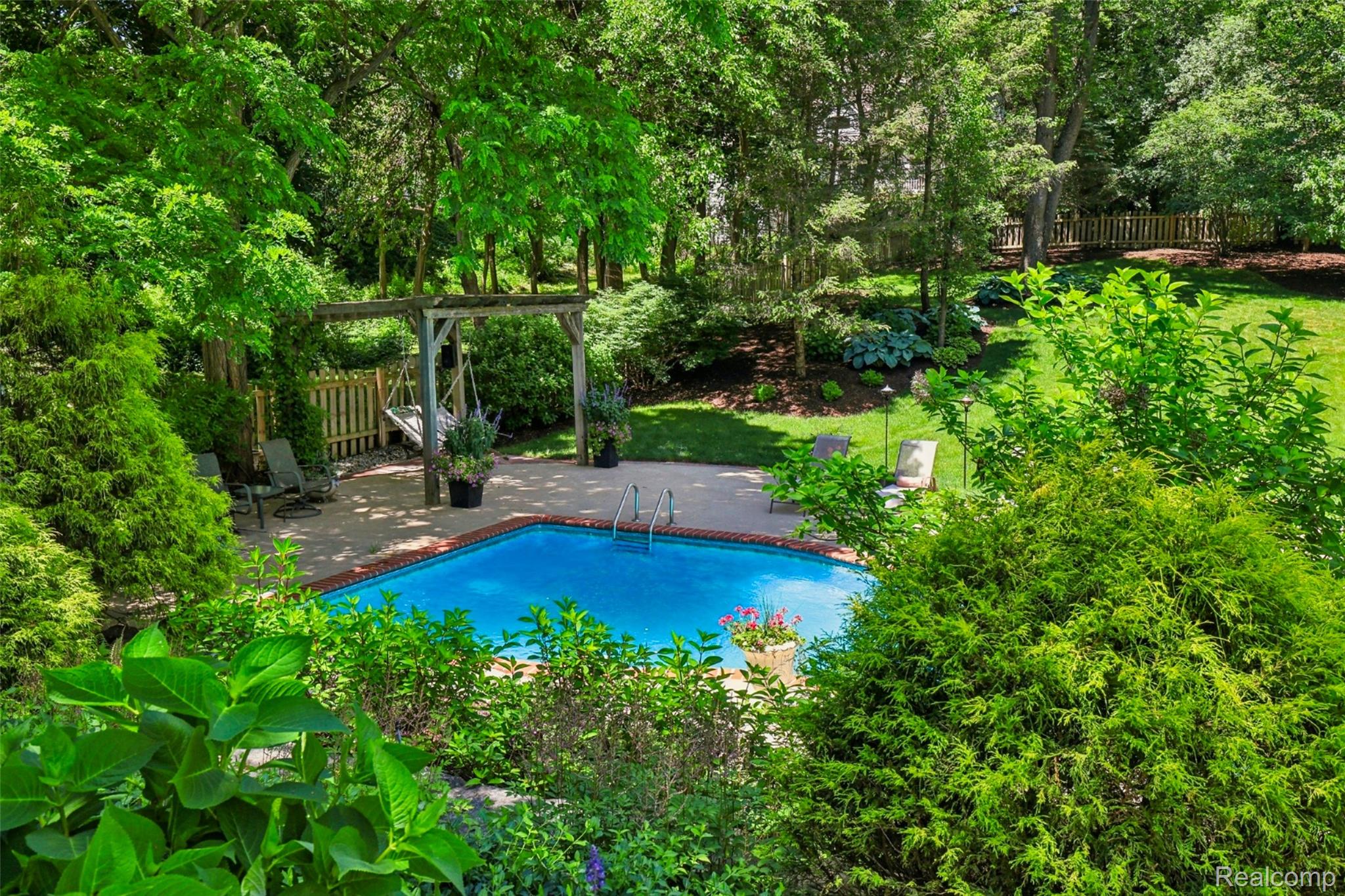 744 Thayer Boulevard Property Photo 4